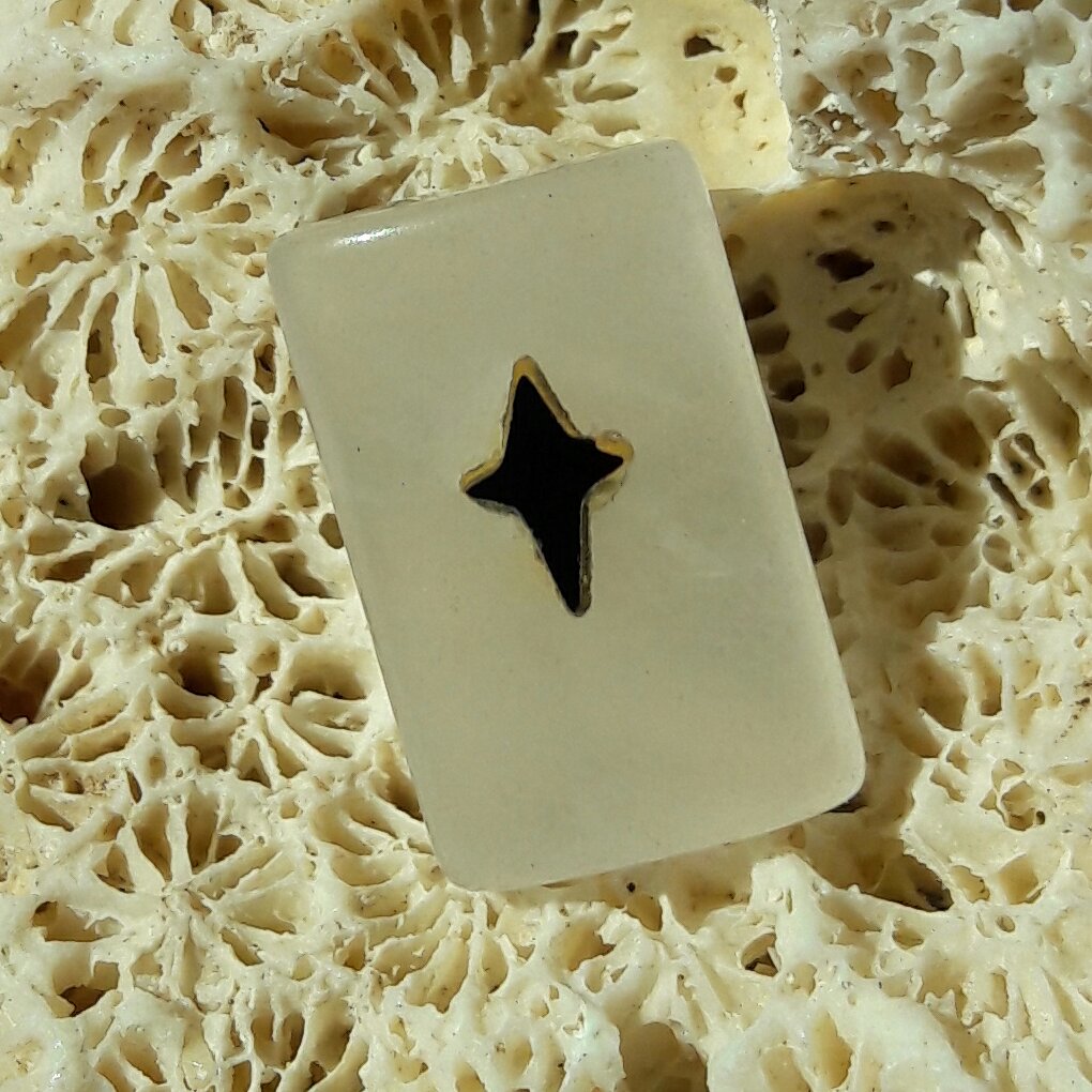 نگین کوارتز سنتاتیک حک صلیب زیبا