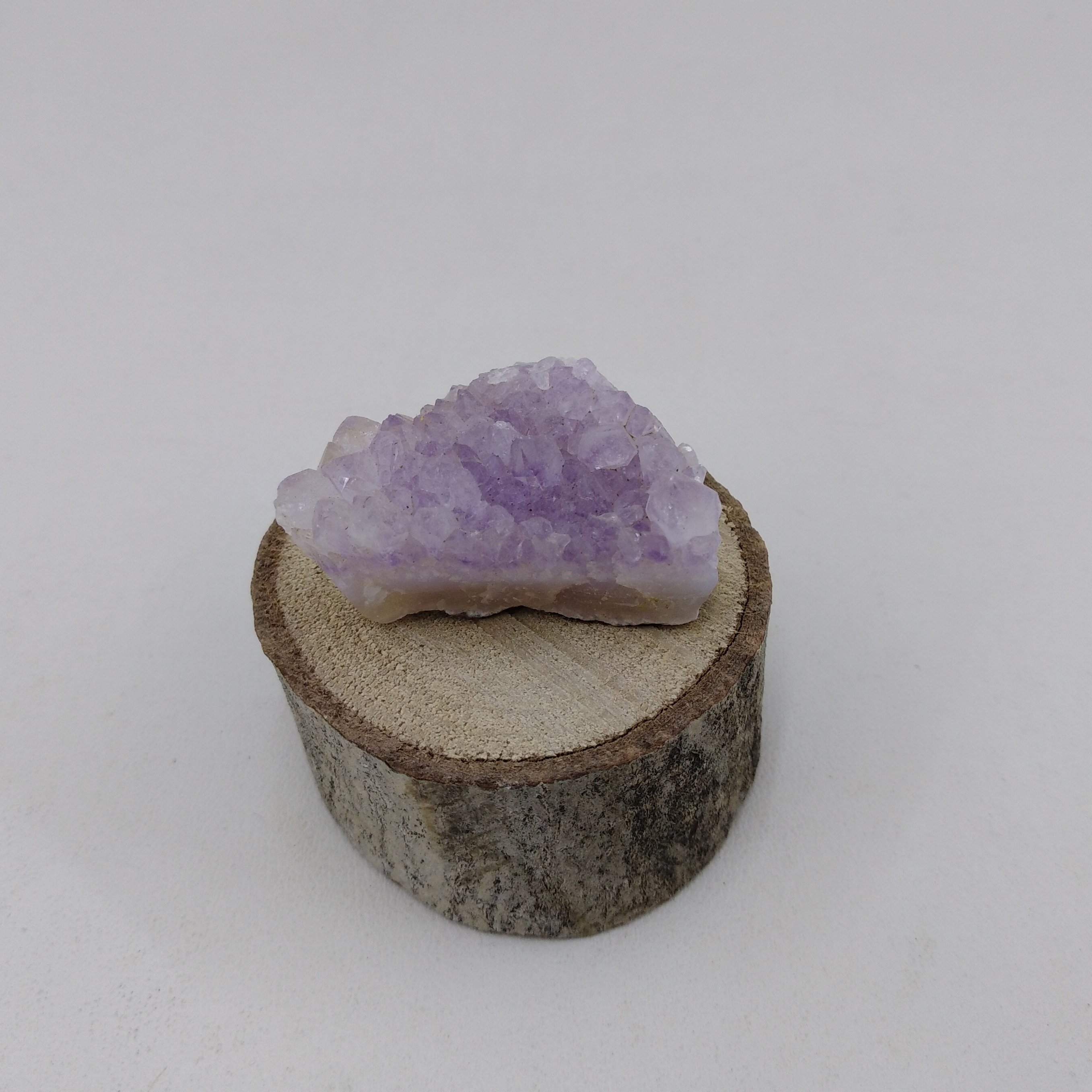 ژئود آمیتیست طبیعی بر روی پایه کد 102