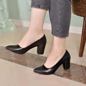 کفش پاشنه دار