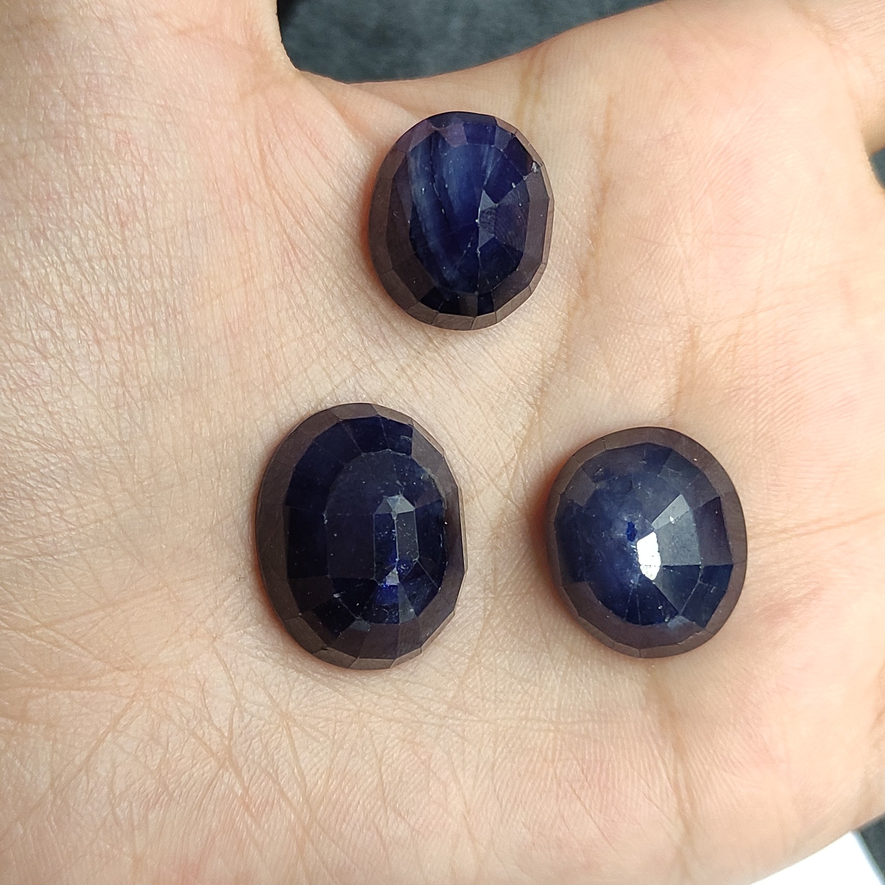 سنگ یاقوت کبود اصل فوق العاده درخشان و باکیفیت