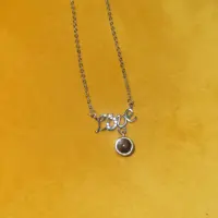 گردن آویز عشق در صد زبان     