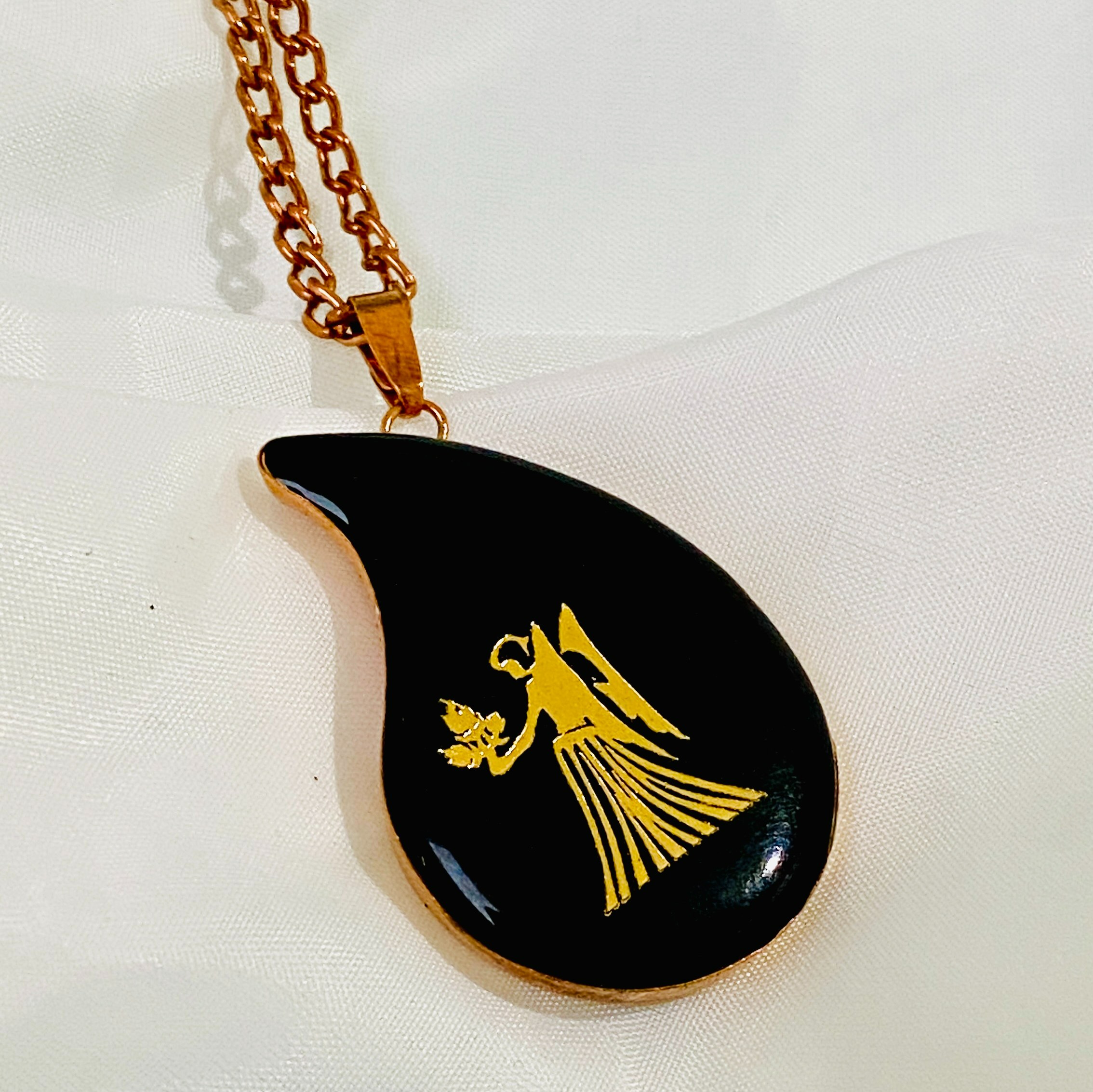 گردنبند ماه تولد شهریور علامت فرشته با زنجیر  مدل ترمه 