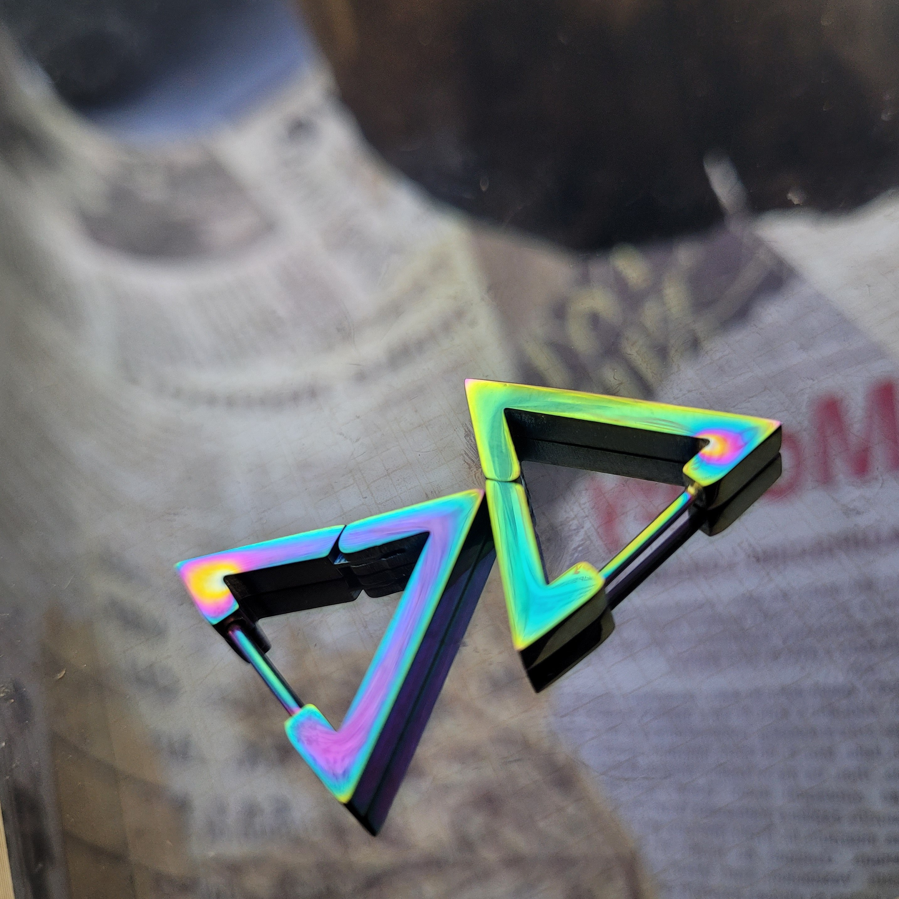 گوشواره استیل مثلثی رنگ ثابت کد 672(دو سانتی)