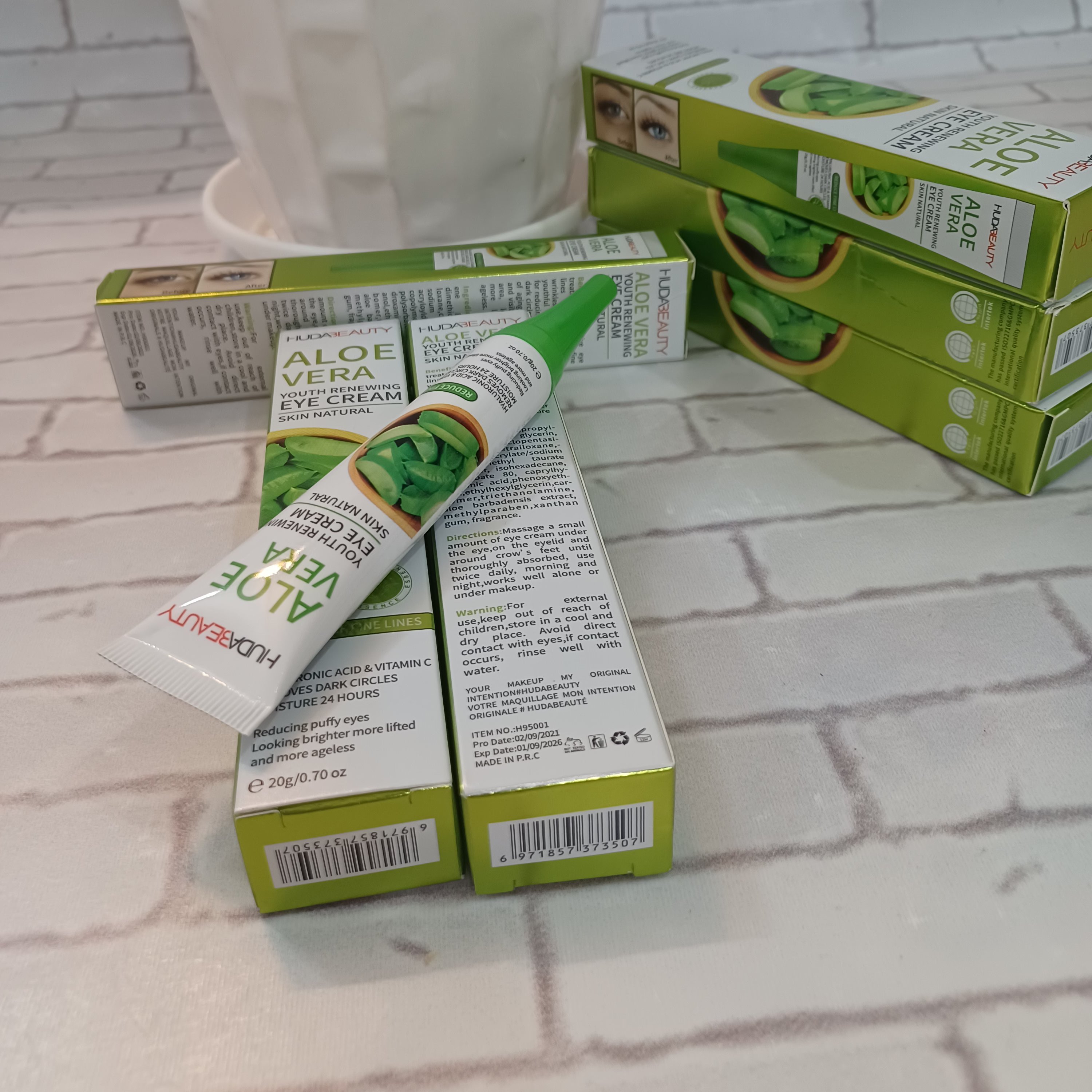 کرم دور چشم حلزون و آلوئه ورا