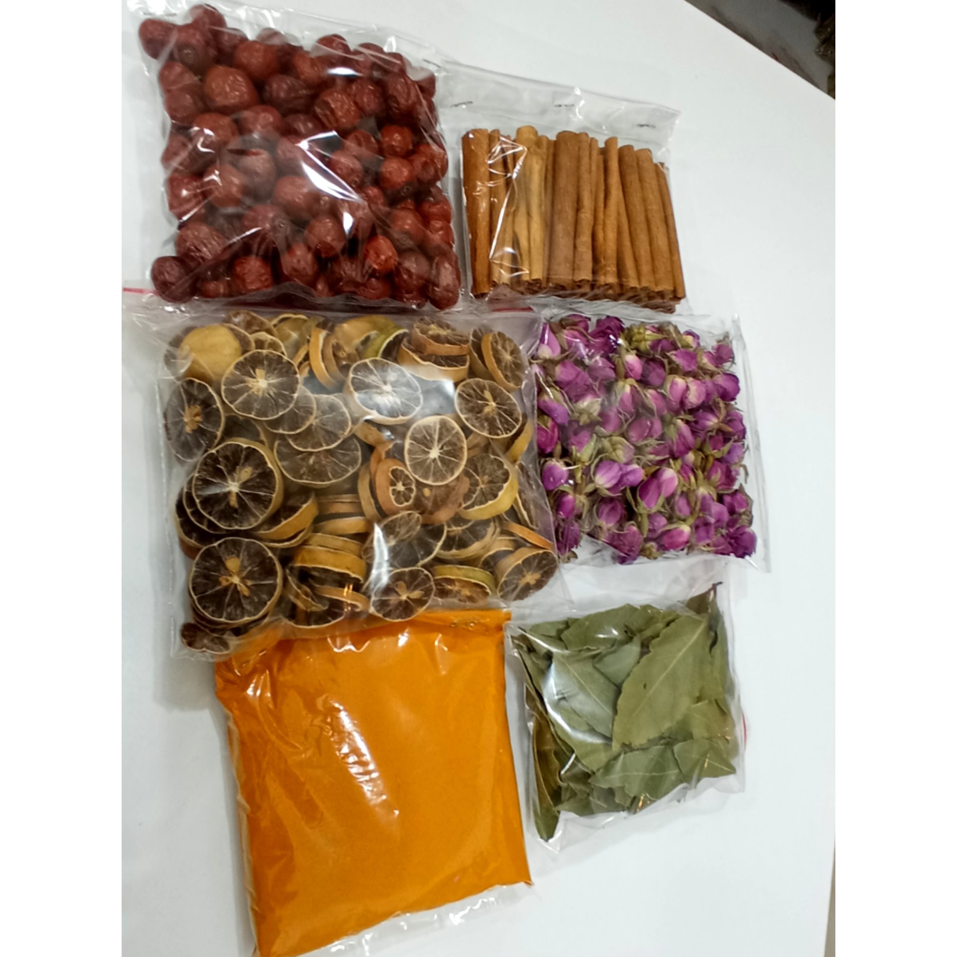 غنچه گل ،عناب،اسلایس لیمو،دارچین سیگاری،برگ بو و زردچوبه