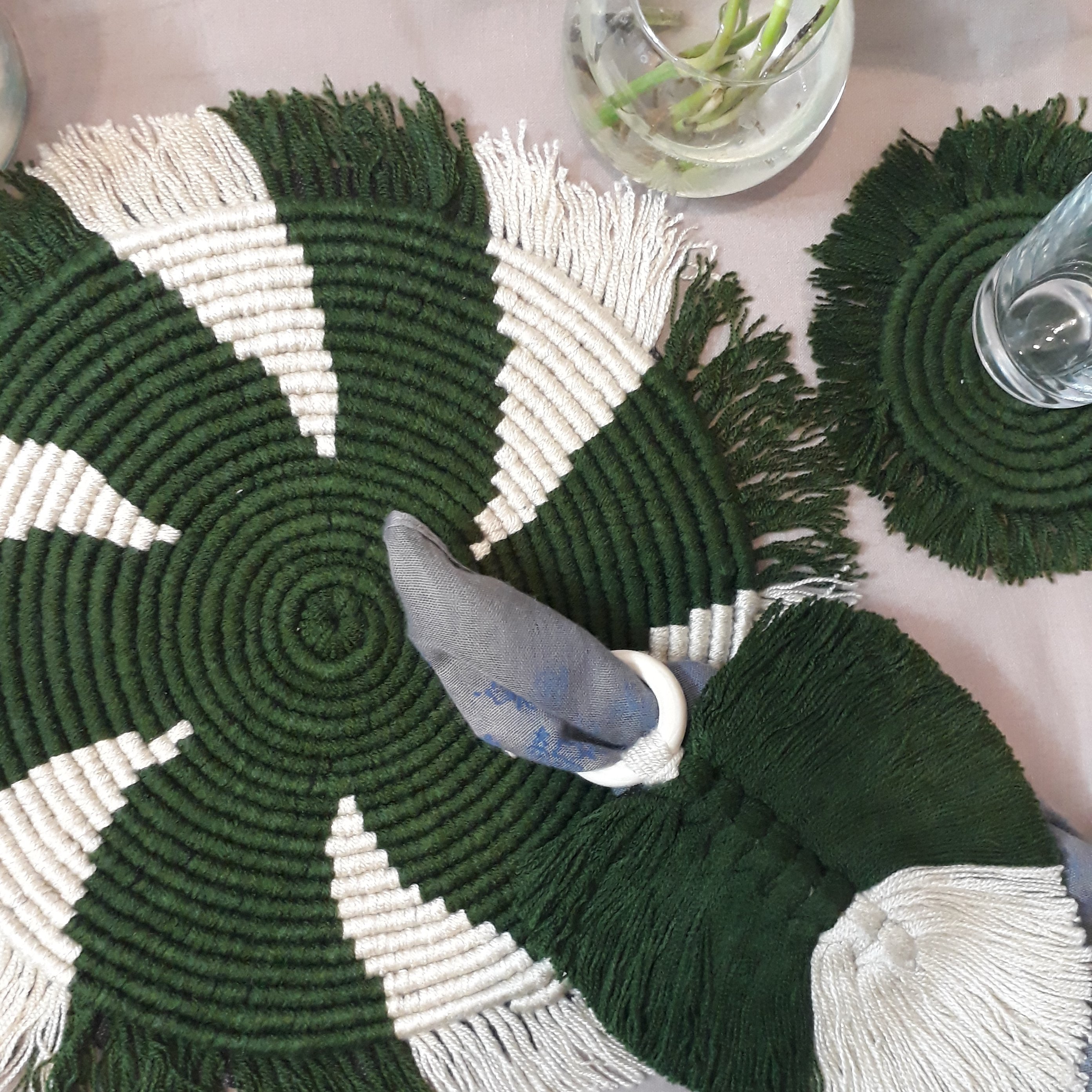 ست زیر بشقابی  .حلقه دستمال.و زیر لیوانی  .طرح نیتا