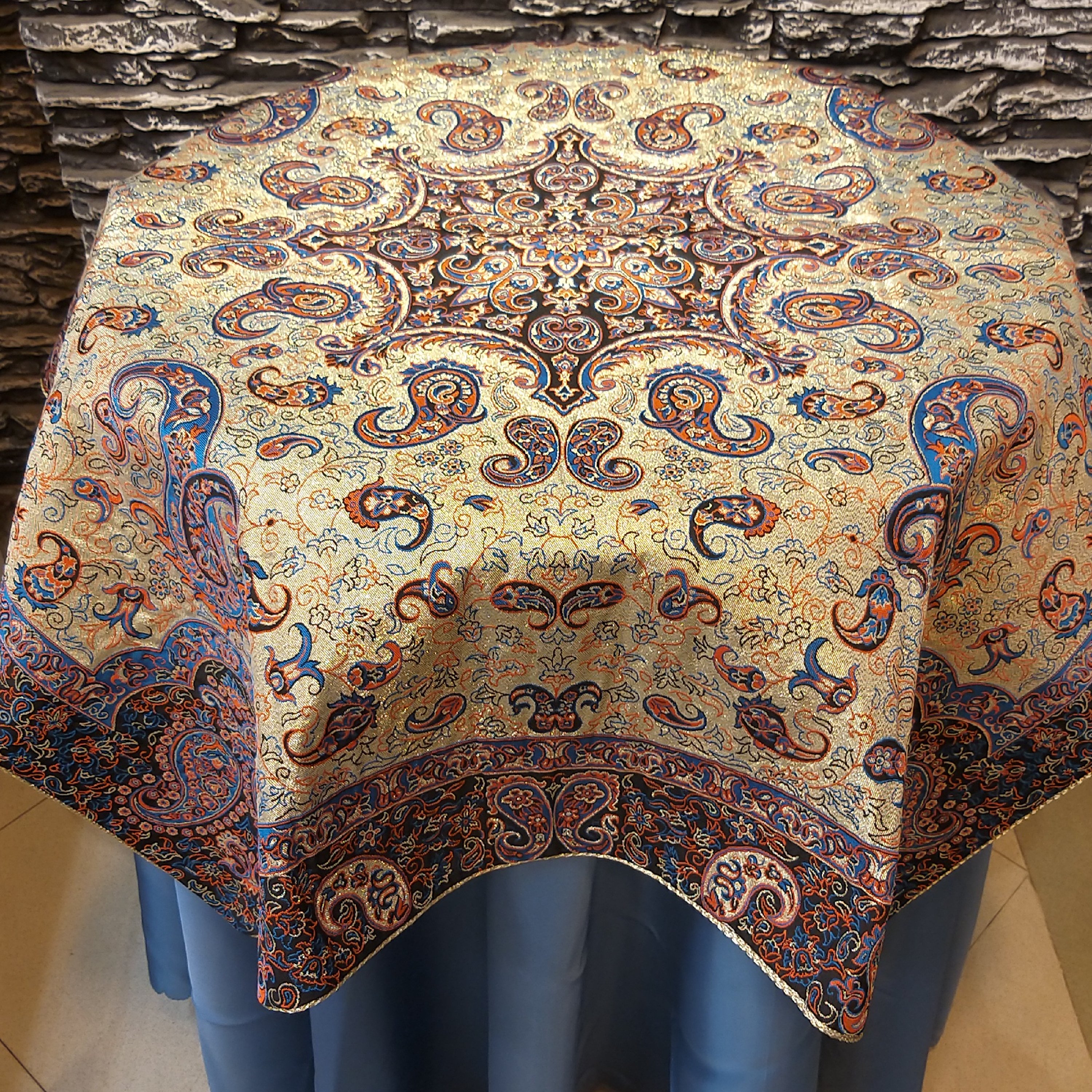 رومیزی ترمه طرح نگین