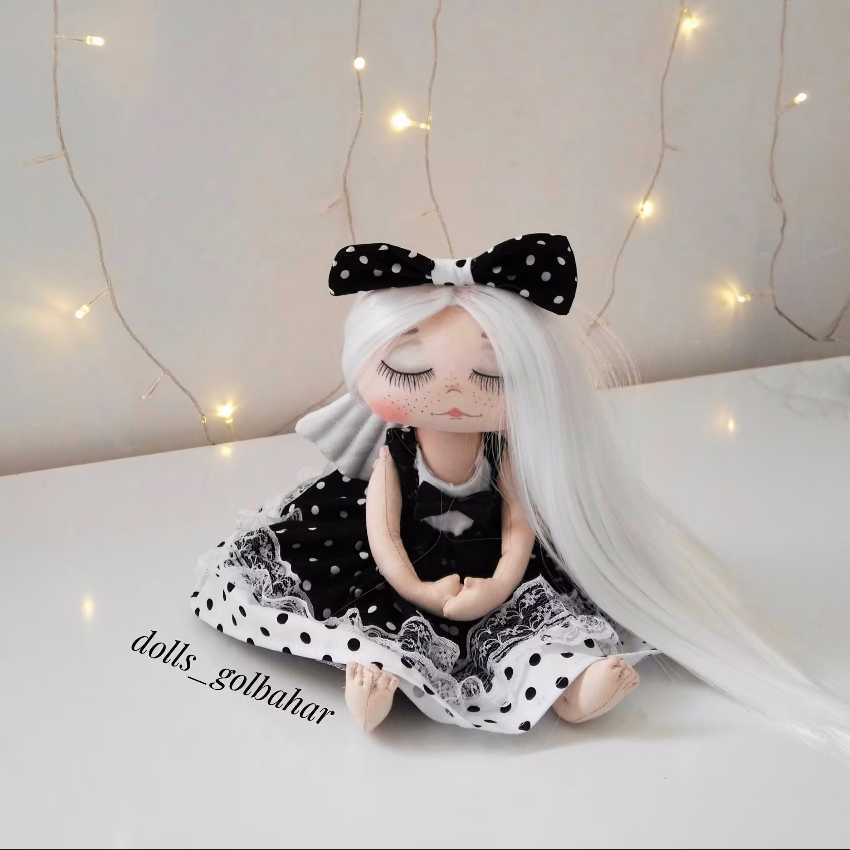 عروسک   خوابالو پارچه ای