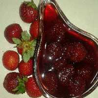 مربای توت فرنگی یک کیلویی با توت فرنگی های مرغوب و درجه یک 