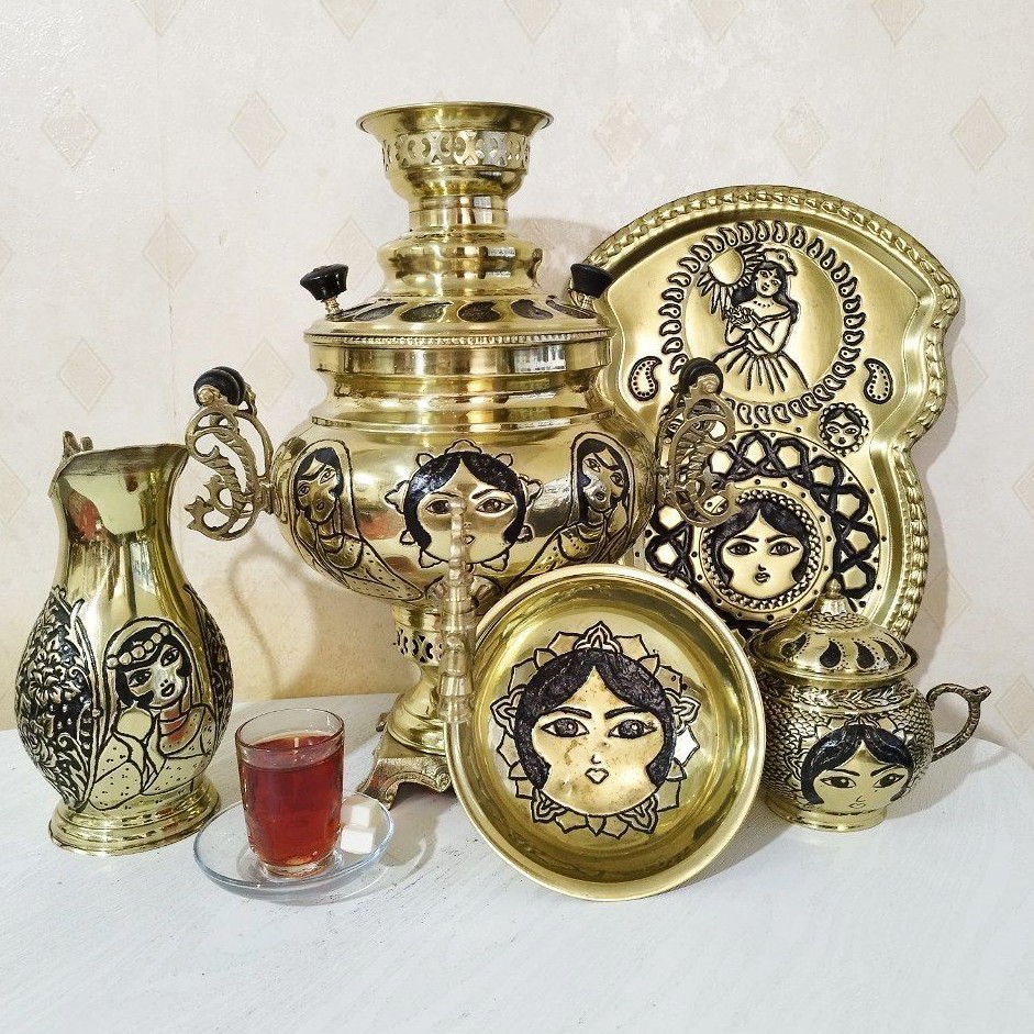 سماور برنجی زغالی قلم کاری شده و سیاه قلم طرح خاتون کد 284به همراه سرویس(سماور برنزی) ارسال رایگان