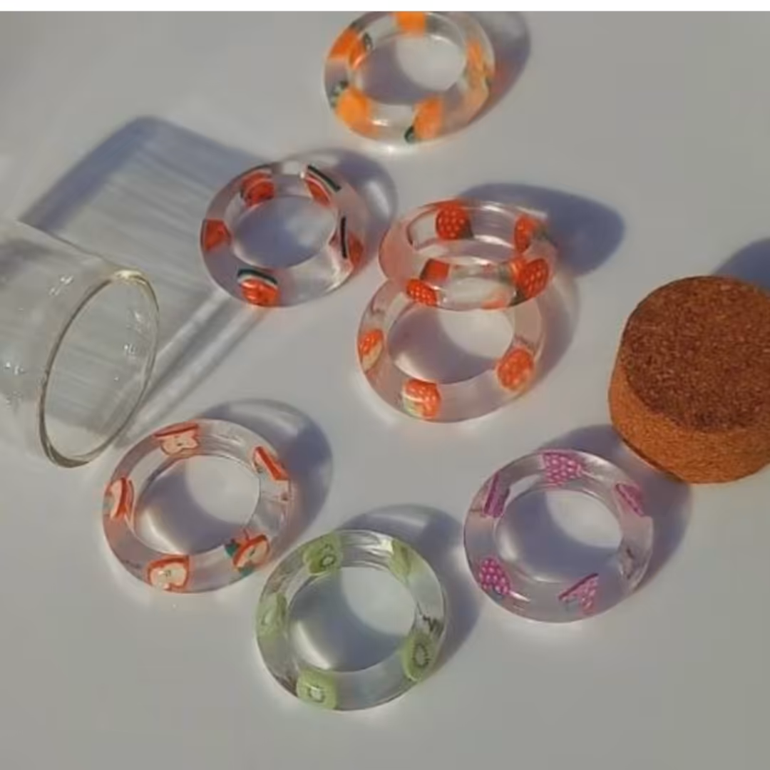 انگشتر شیشه ای  انگشتر رینگ قیمت عنوان شده برای هر ست میباشد یعنی 2عدد