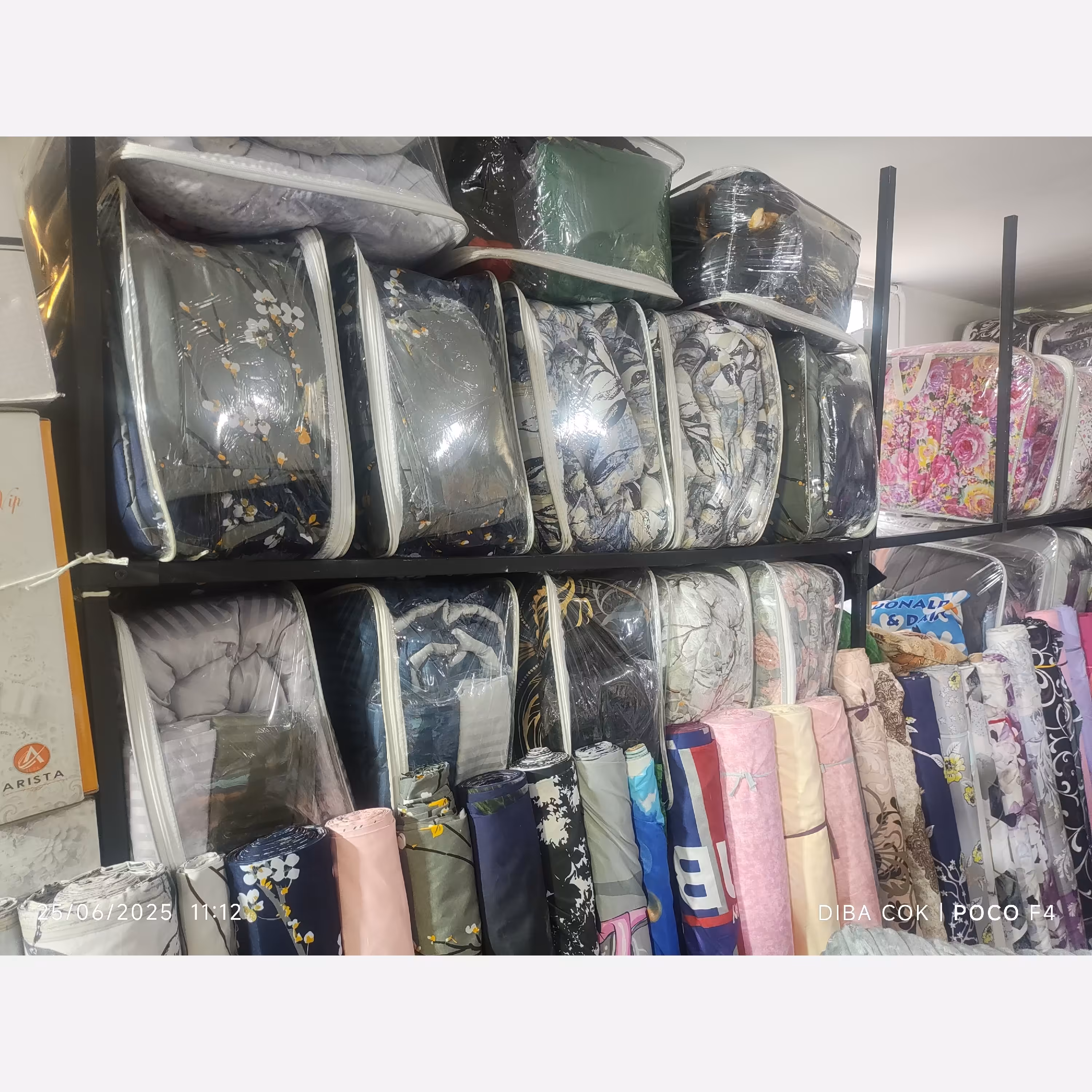 سرویس خواب دونفره روتختی 6 تیکه  شامل لحاف دو رو  4 عددروبالشت کاور دورکش 