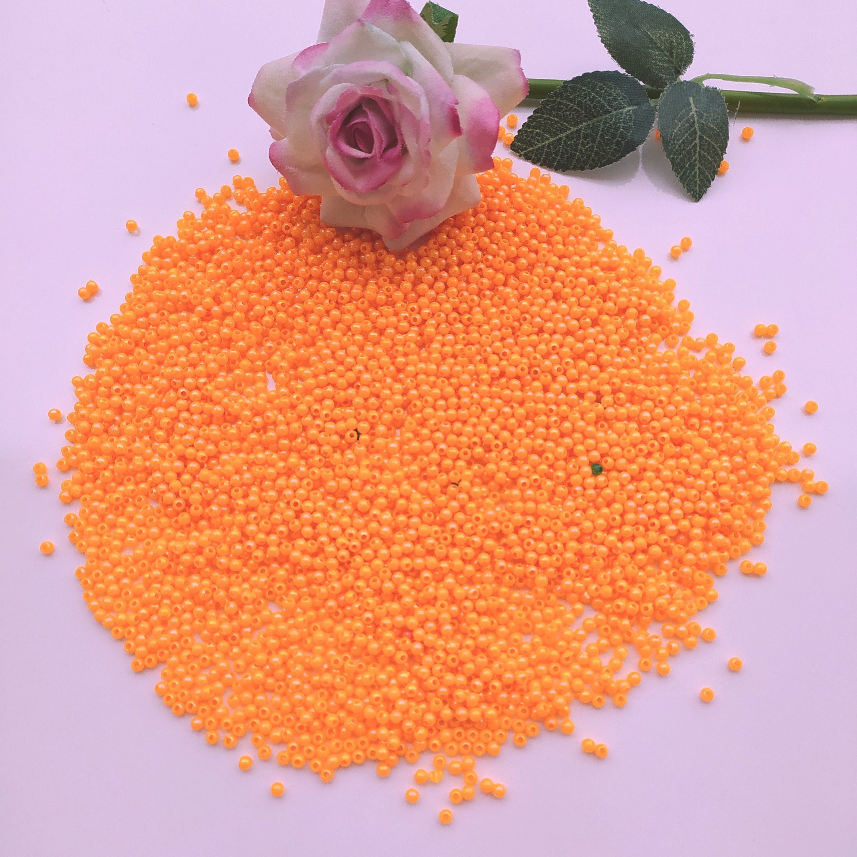 مروارید پلاستیکی خارجی نارنجی فسفری روشن هفت رنگ سایز 3 (پک 34 گرمی) 3000 عددی 