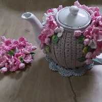 کاور قوری قلاببافی تزیین با گلهای ابریشم و کاموا ترک