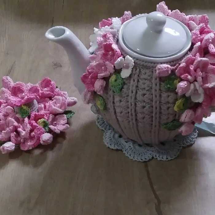 کاور قوری قلاببافی تزیین با گلهای ابریشم و کاموا ترک