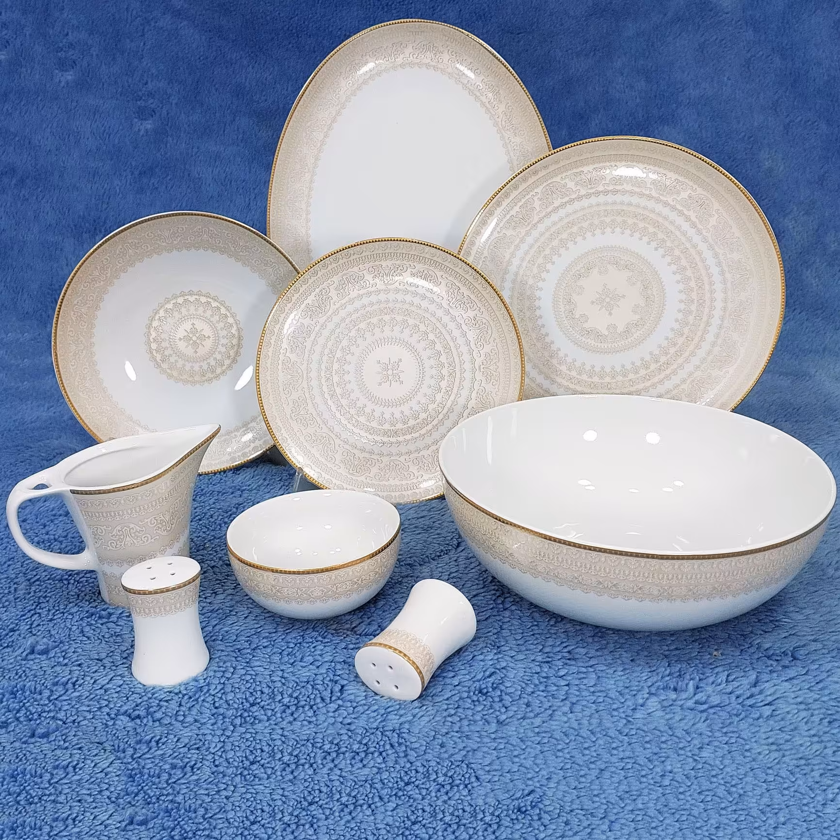 سرویس 89 پارچه چینی لورین مدل شقایق طلایی (12 نفره)