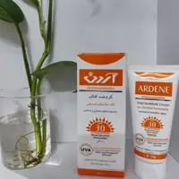 کرم ضد آفتاب فاقدجاذب های شیمیایی آردن.spf30.پوست معمولی و حساس.رنگه