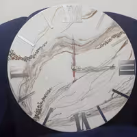 ساعت  رزینی زمینه روشن