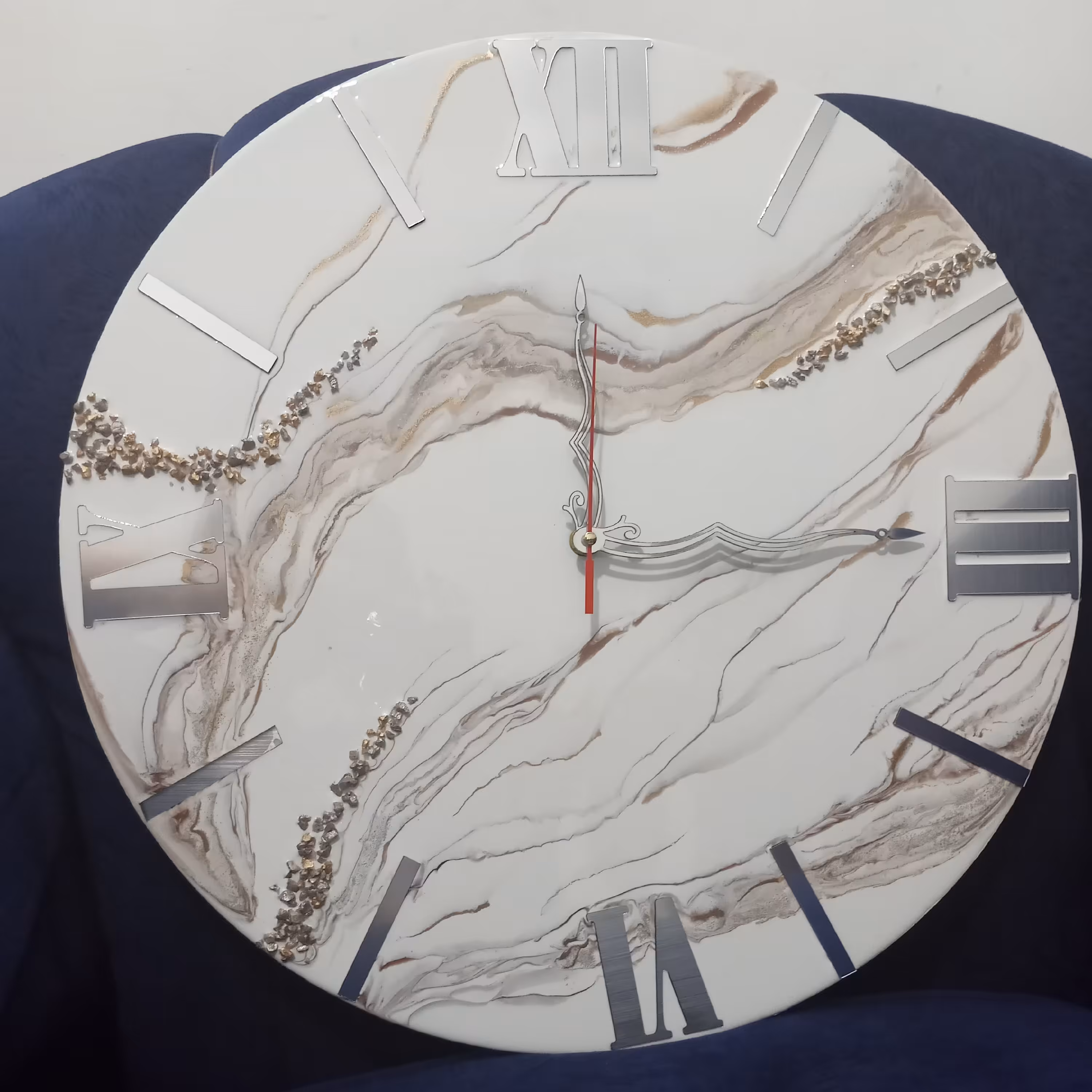 ساعت  رزینی زمینه روشن