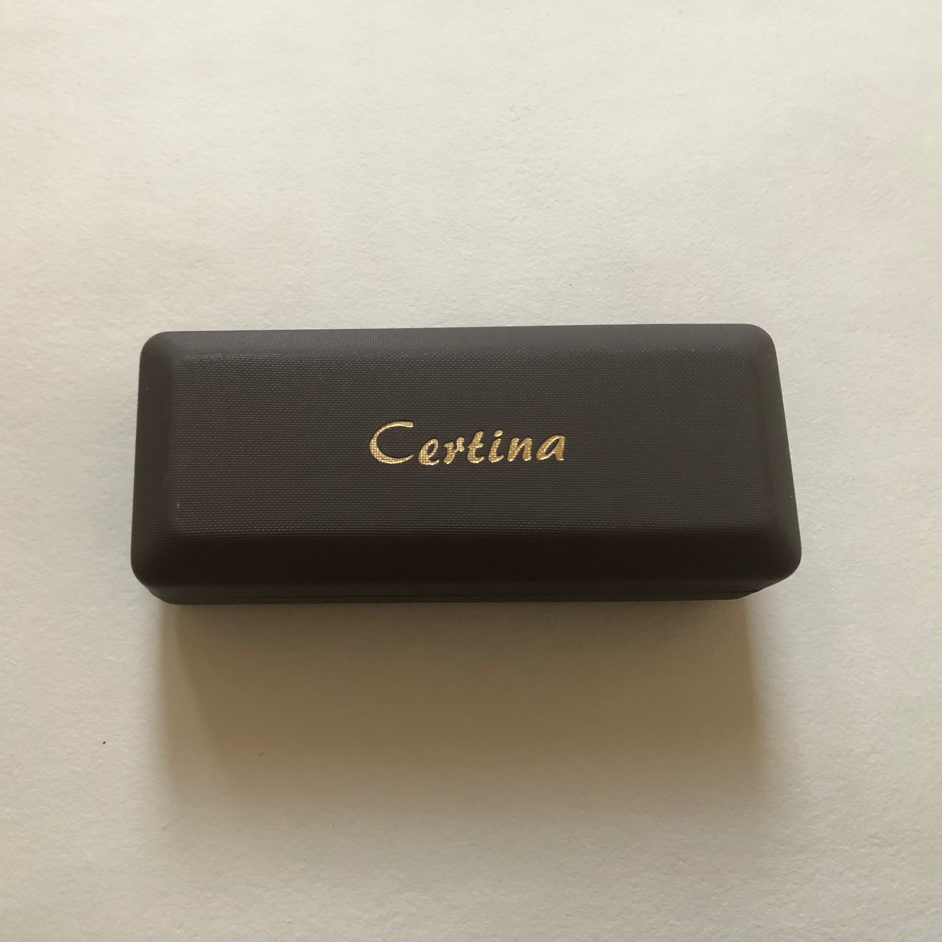 قاب عینک آفتابی برندسرتینا طوسی