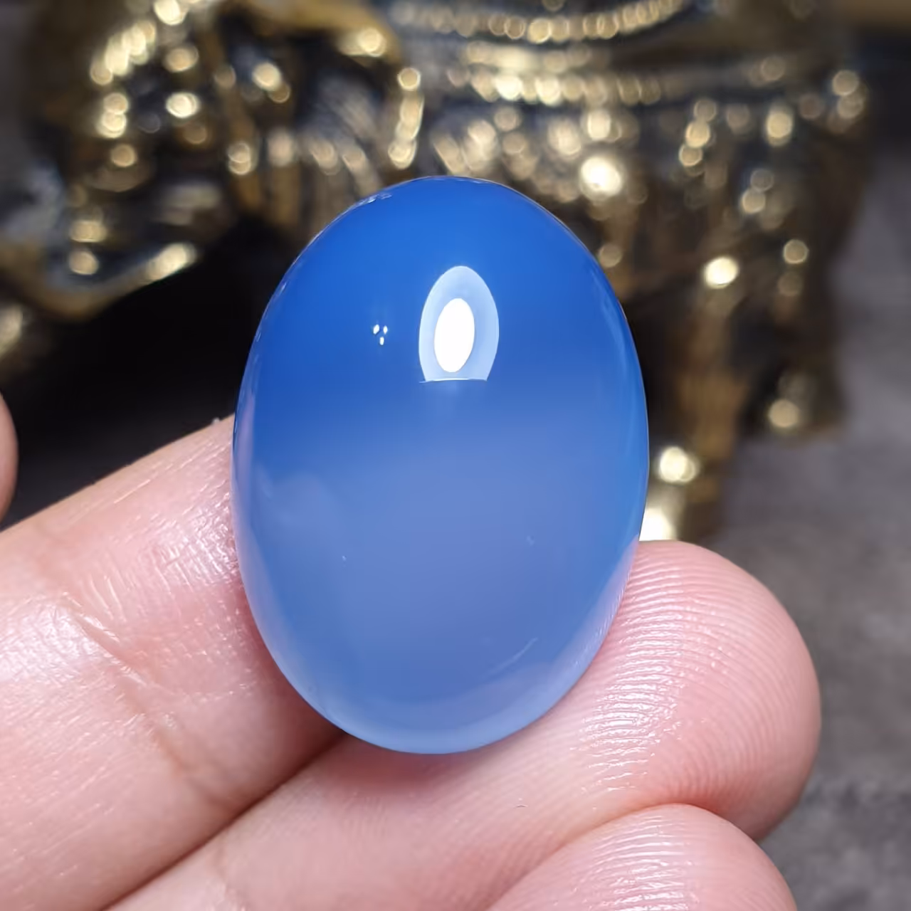  نگین فوق العاده زیبای سنگ عقیق آبی  خوش رنگ اصل معدنی
کد 24504
