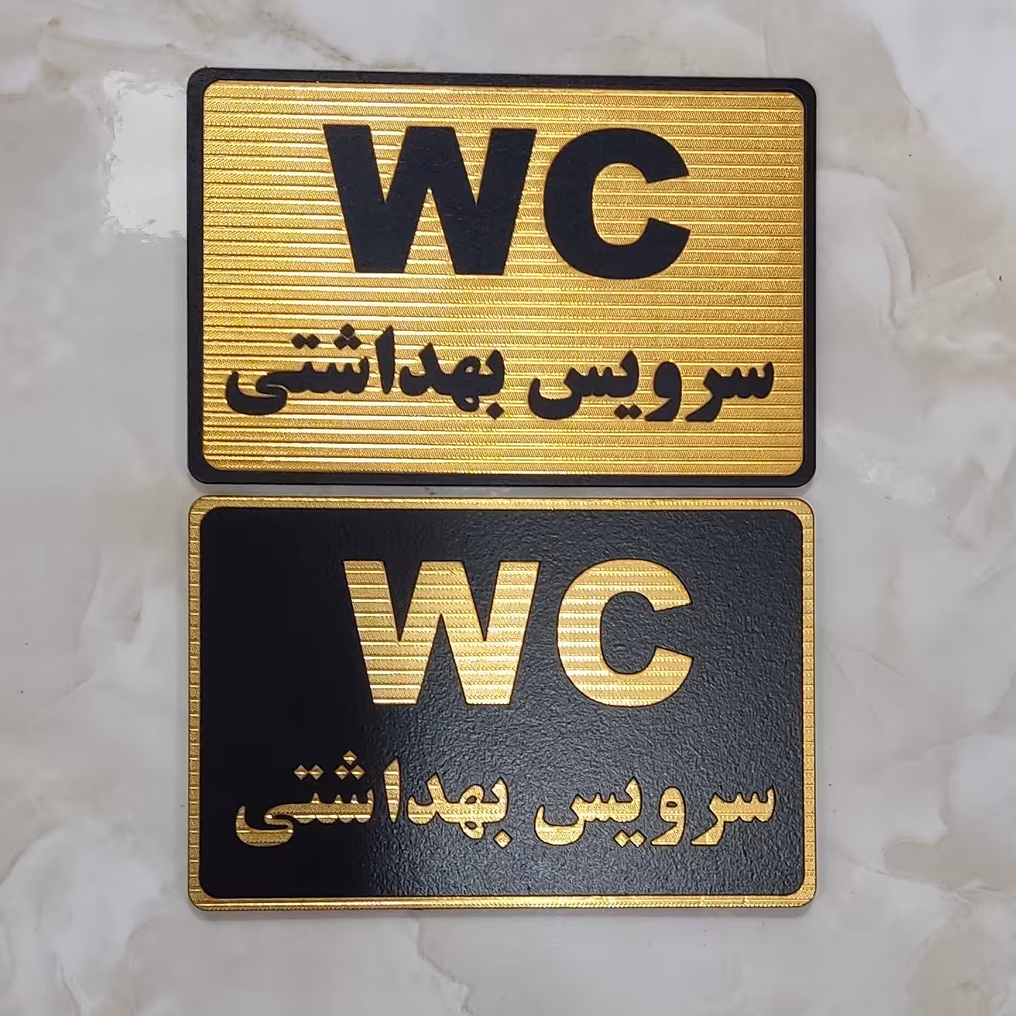 تابلو سرویس بهداشتی پلاک سرویس بهداشتی سایز متوسط با چسب دوطرفه خیلی قوی برای نصب آسان