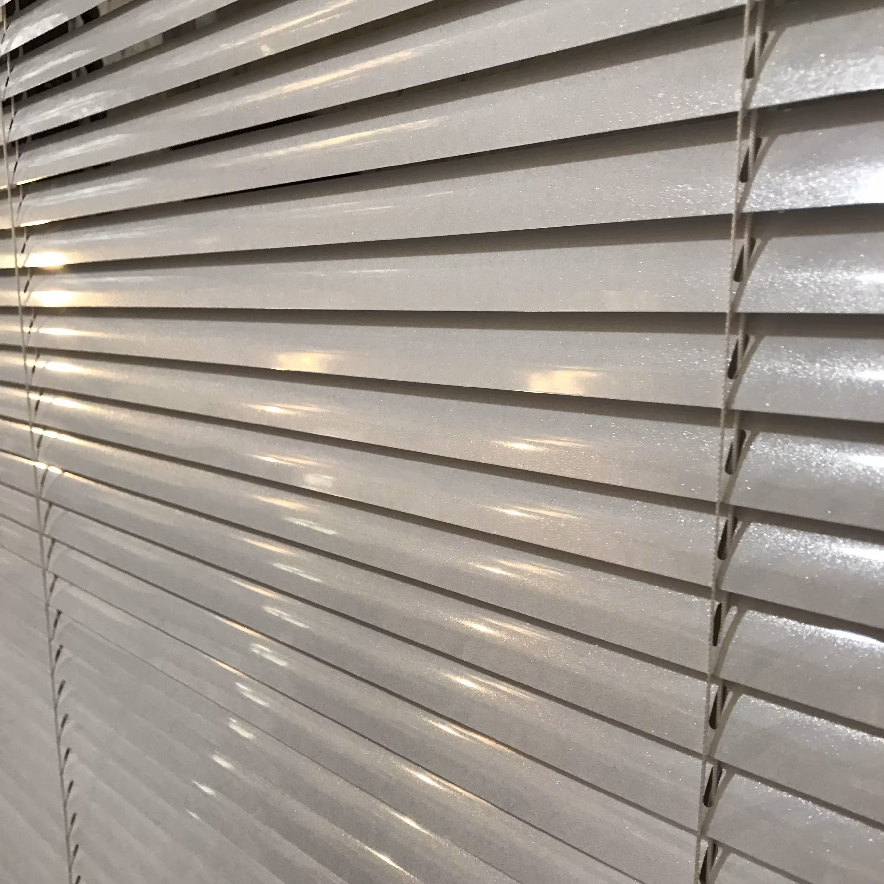 پرده کرکره آلومینیوم 25میل صدفی (پس کرایه)