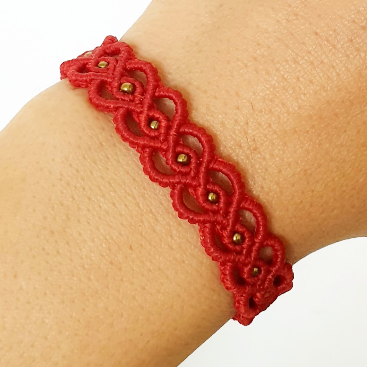 دستبنددخترانه وزنانه بافت میکرومکرومه،مدل قلب ،رنگ قرمز،انتهای کارگره کشویی قابل تنظیم