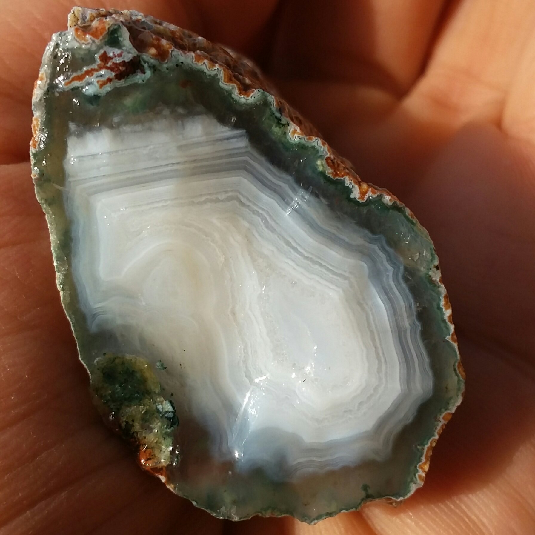 سنگ راف عقیق سلیمانی 3بعدی عمق دار محشر صد در 100 طبیعی شاهکار خلقت دیدنی با قابلیت ساخت چند نگین بینظیر
