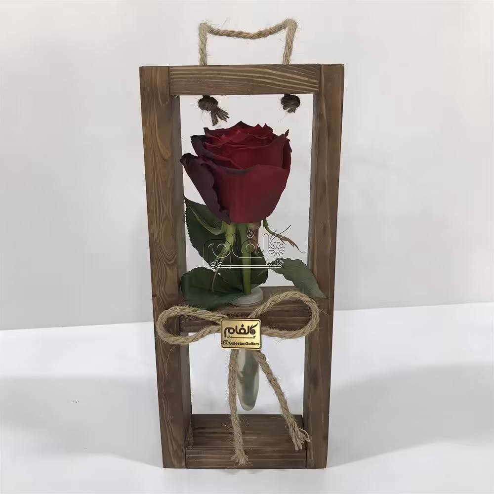 گل رز با قاب چوبی