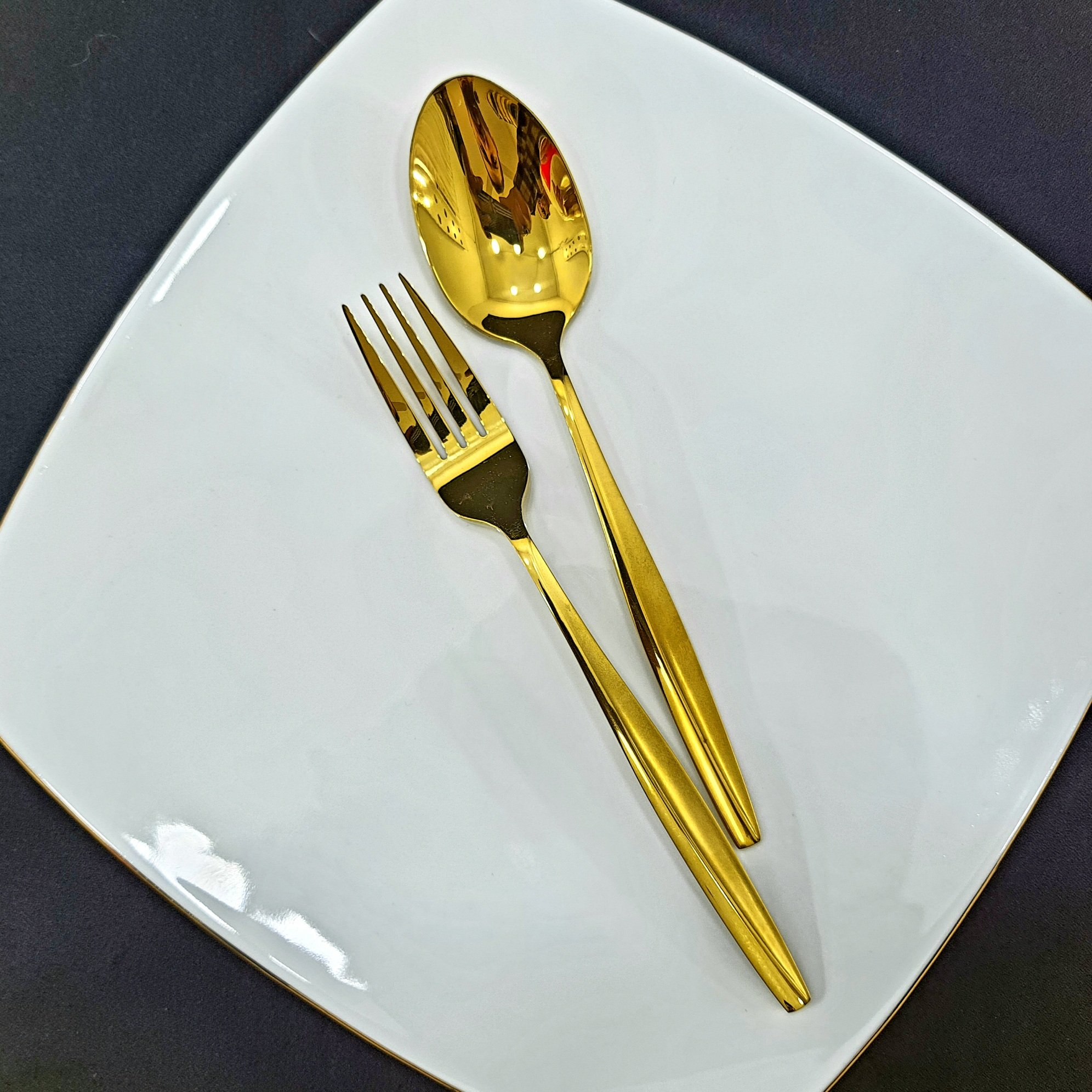 قاشق و چنگال طلایی یونیک مدل ماینز بسته 12 عددی