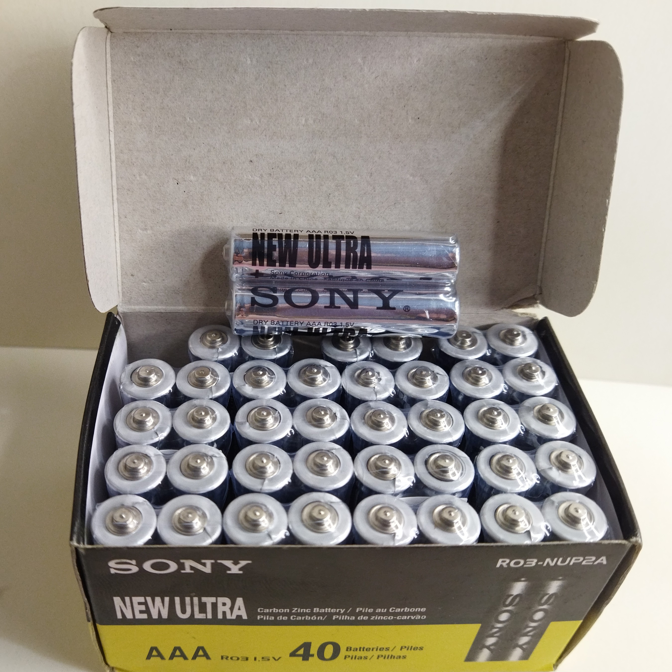 باطری نیم قلمی سونی ،برند معروف،استفاده باخیال راحت