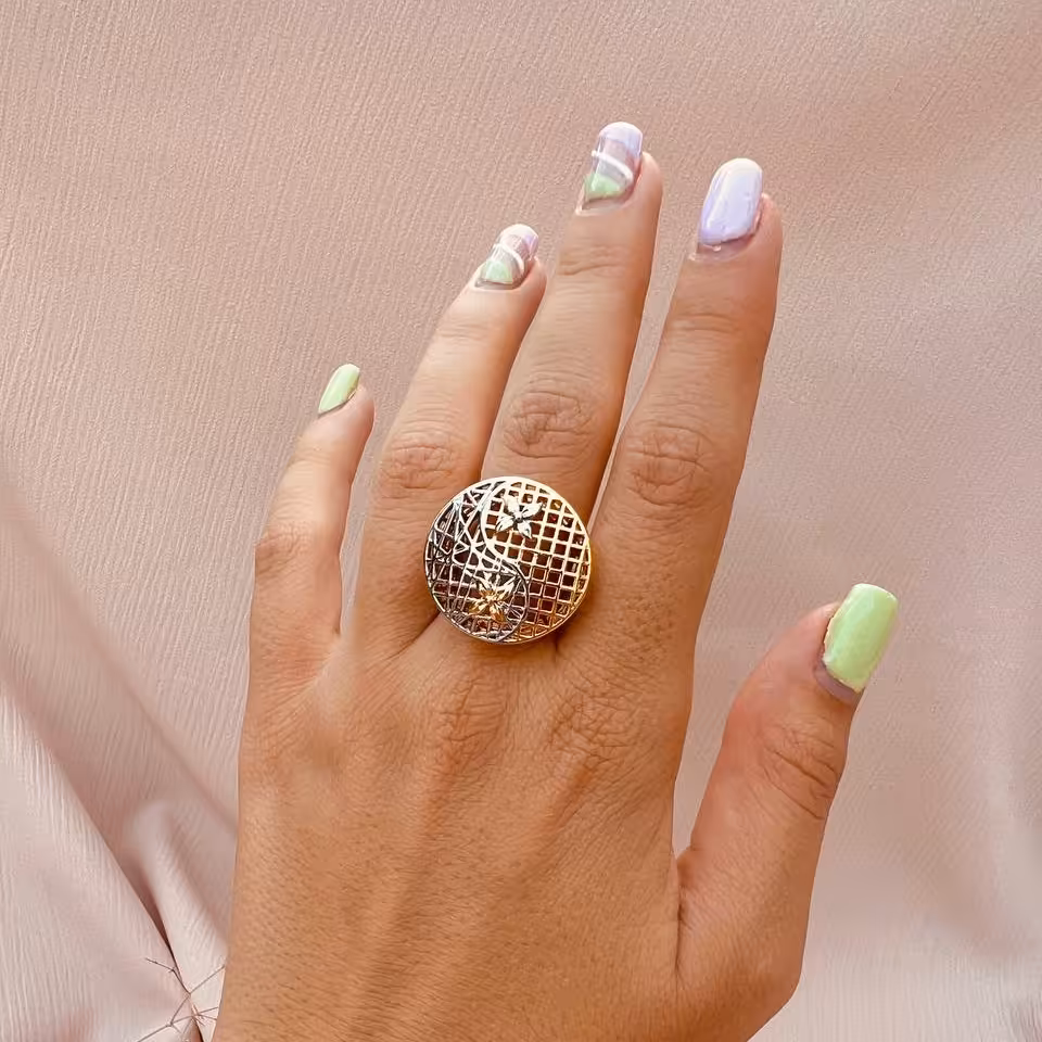 انگشتر توری برنج آبکاری شده یینگ یانگ گل  دو رنگ  و رنکگ ثابت