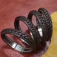 دستبندبافت چرم طبیعی زنانه مردانه
چرم گوسفندی  خارجی
چندرنگ
قفل استیل رنگ ثابت 