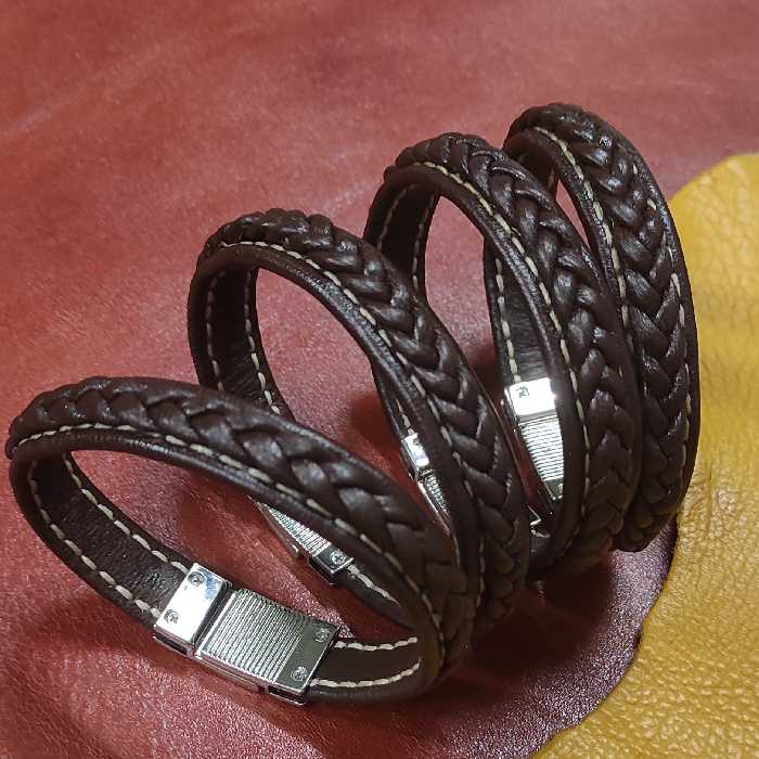 دستبندبافت چرم طبیعی زنانه مردانه
چرم گوسفندی  خارجی
چندرنگ
قفل استیل رنگ ثابت 