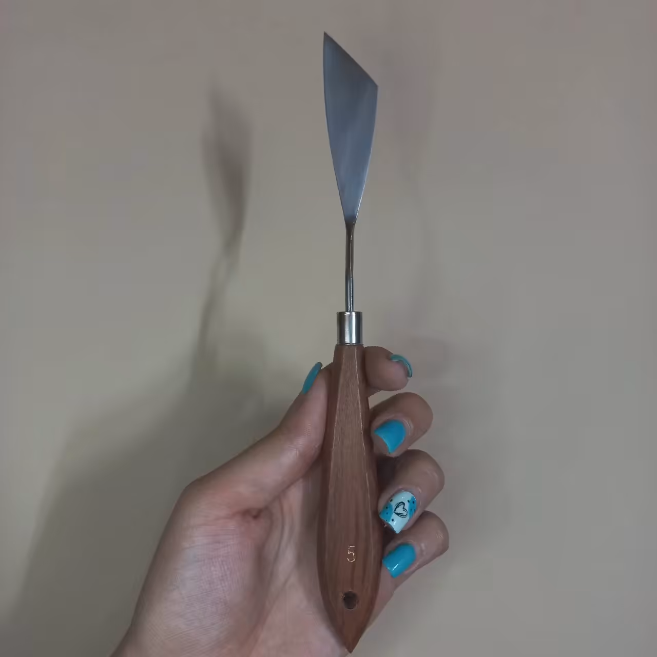 کاردک نقاشی مدل دسته چوبی کد 05 مخصوص افراد راست دست