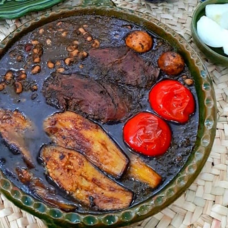 سبزی قرمه سرخ شده با سبزی محلی تازه با بسته بندی بهداشتی