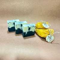 صابون گیاهی و دست ساز  80 گرمی ( سفیدآب و زغال ) عطش رویال - سفید مشکی