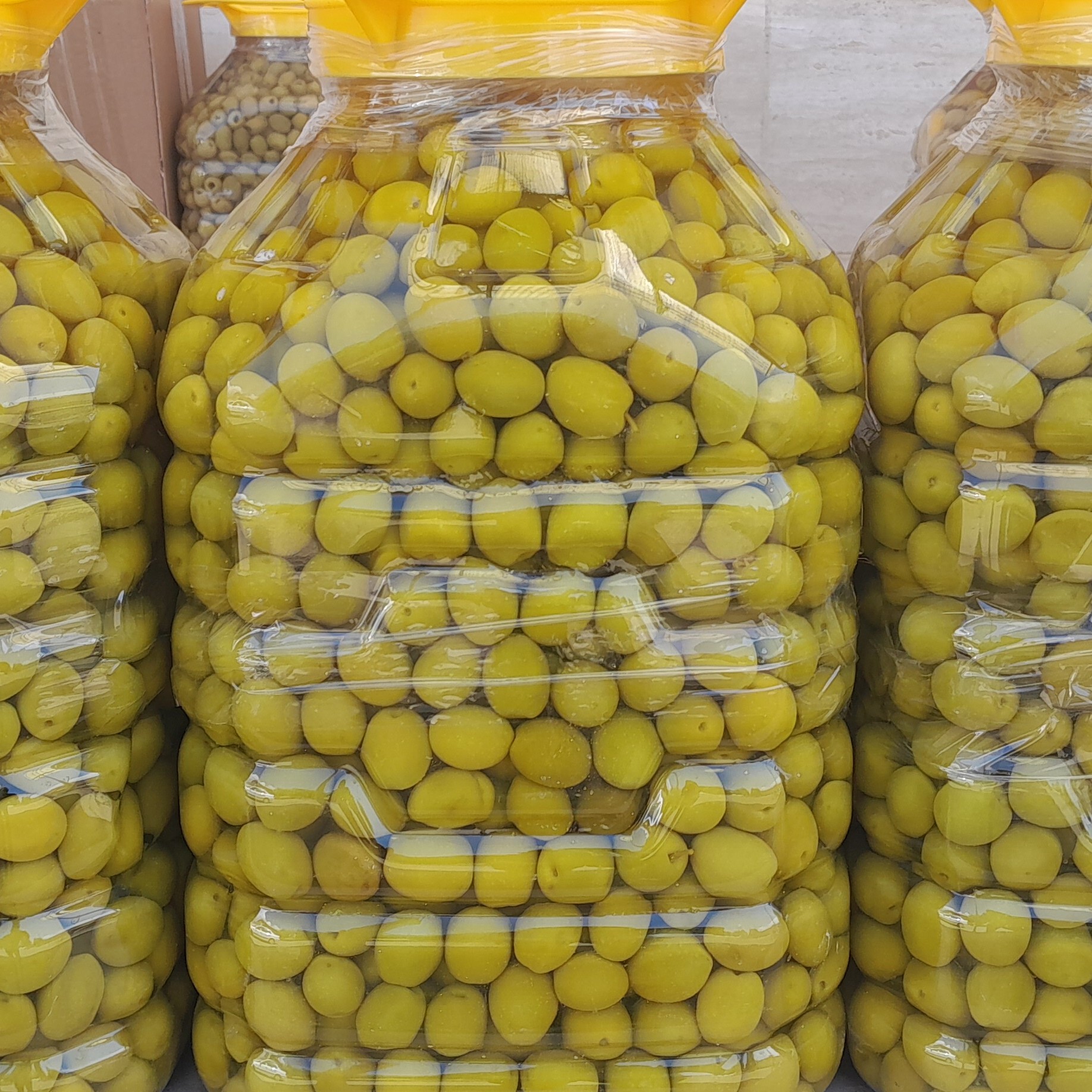 زیتون کنسروی باهسته( پت 6،5کیلویی)تضمین قیمت و ضمانت کیفیت زیتون کنسروی زیتون شور درجه یک زیتون طارم زیتون لوکس