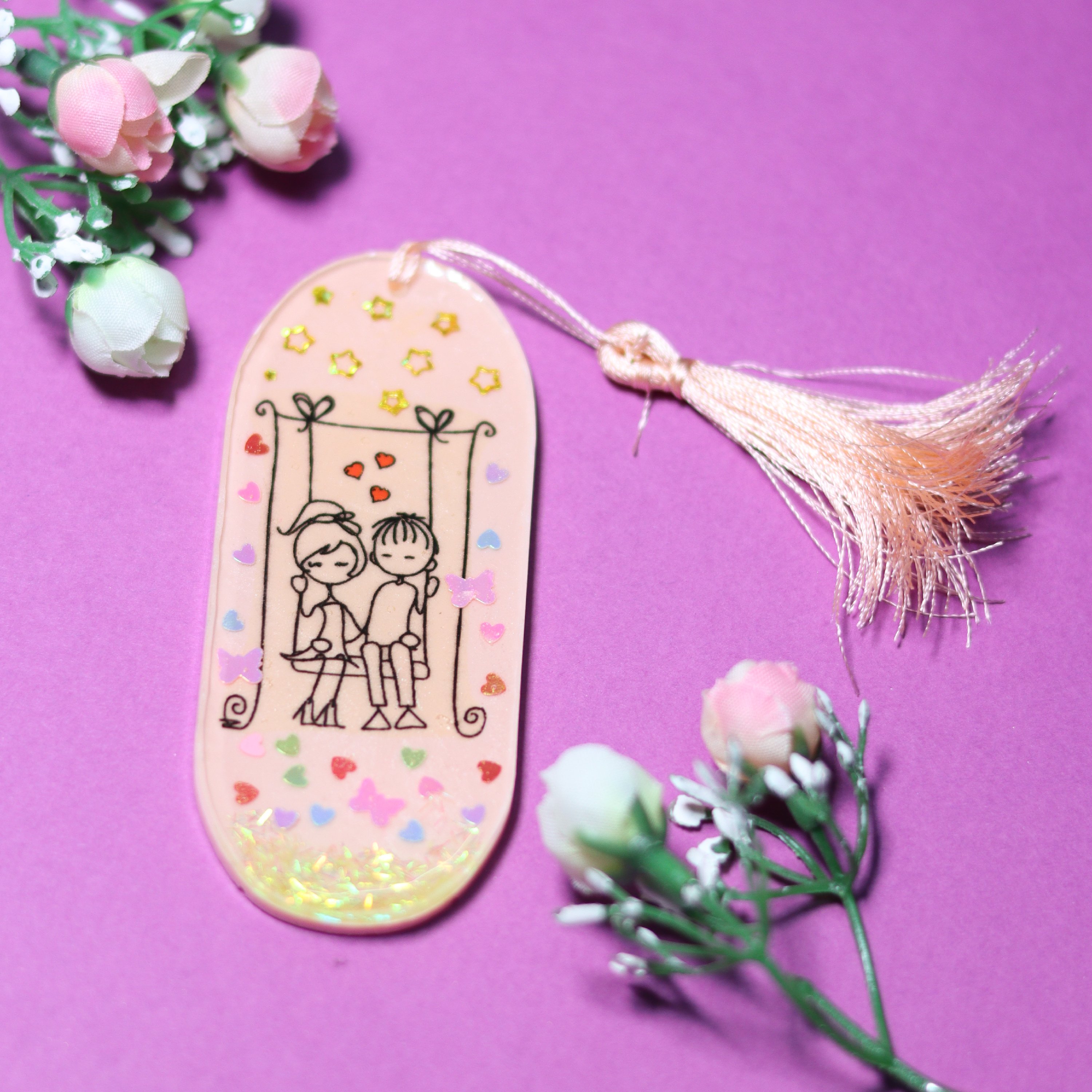 بوک مارک عاشقانه منگوله دار  10 سانت طرح رندوم