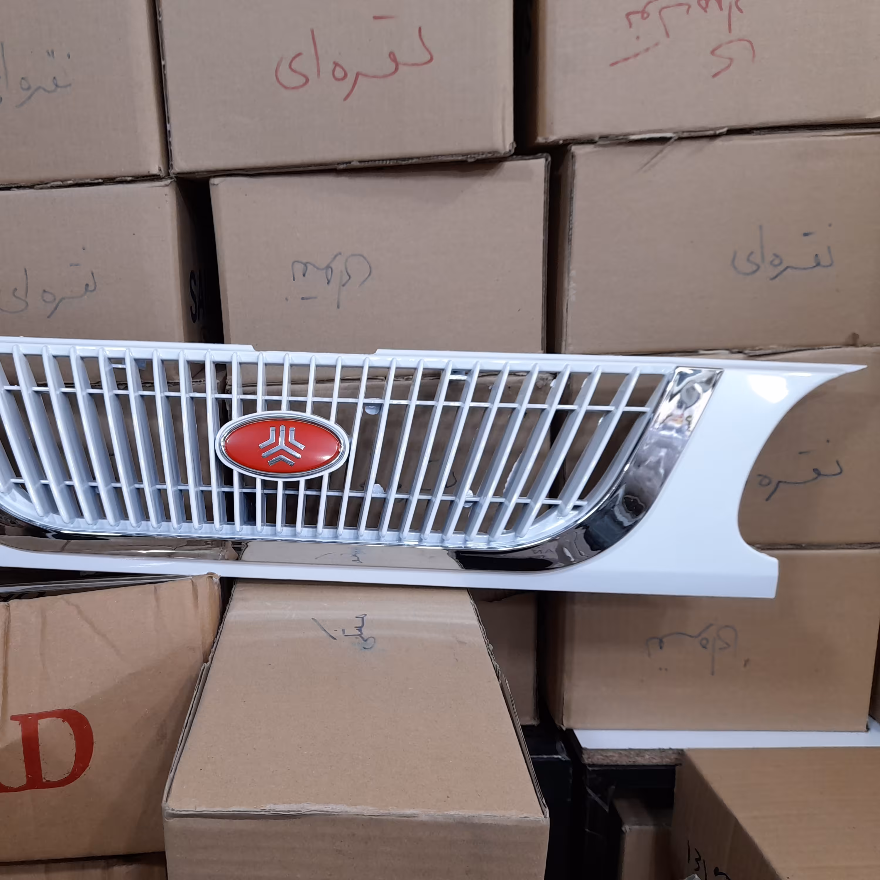 جلوپنجره پراید 141 با آرم و زه کروم - رنگ کوره ای - همه ی رنگ ها 