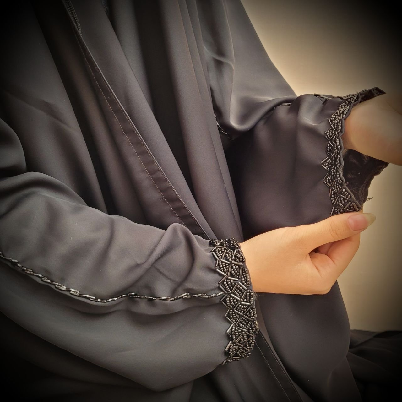 چادر جده یا عبایی منجوق و سرمه دوزی شده