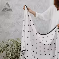 شال طرح سفید خالدار