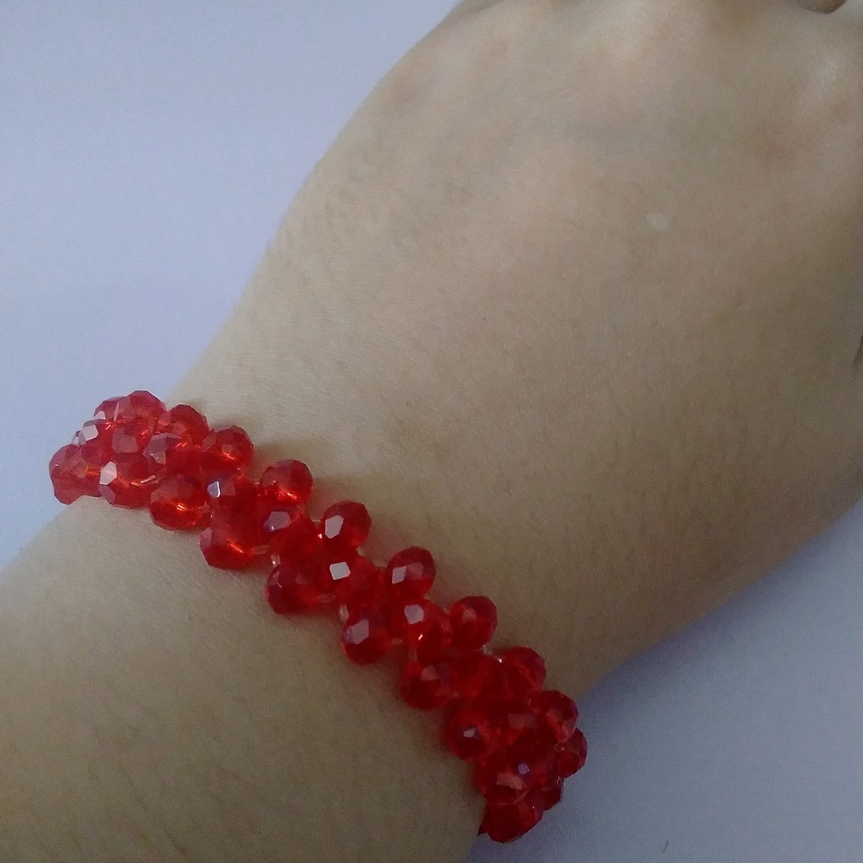 دستبند دخترانه و زنانه قرمز (دستساز)