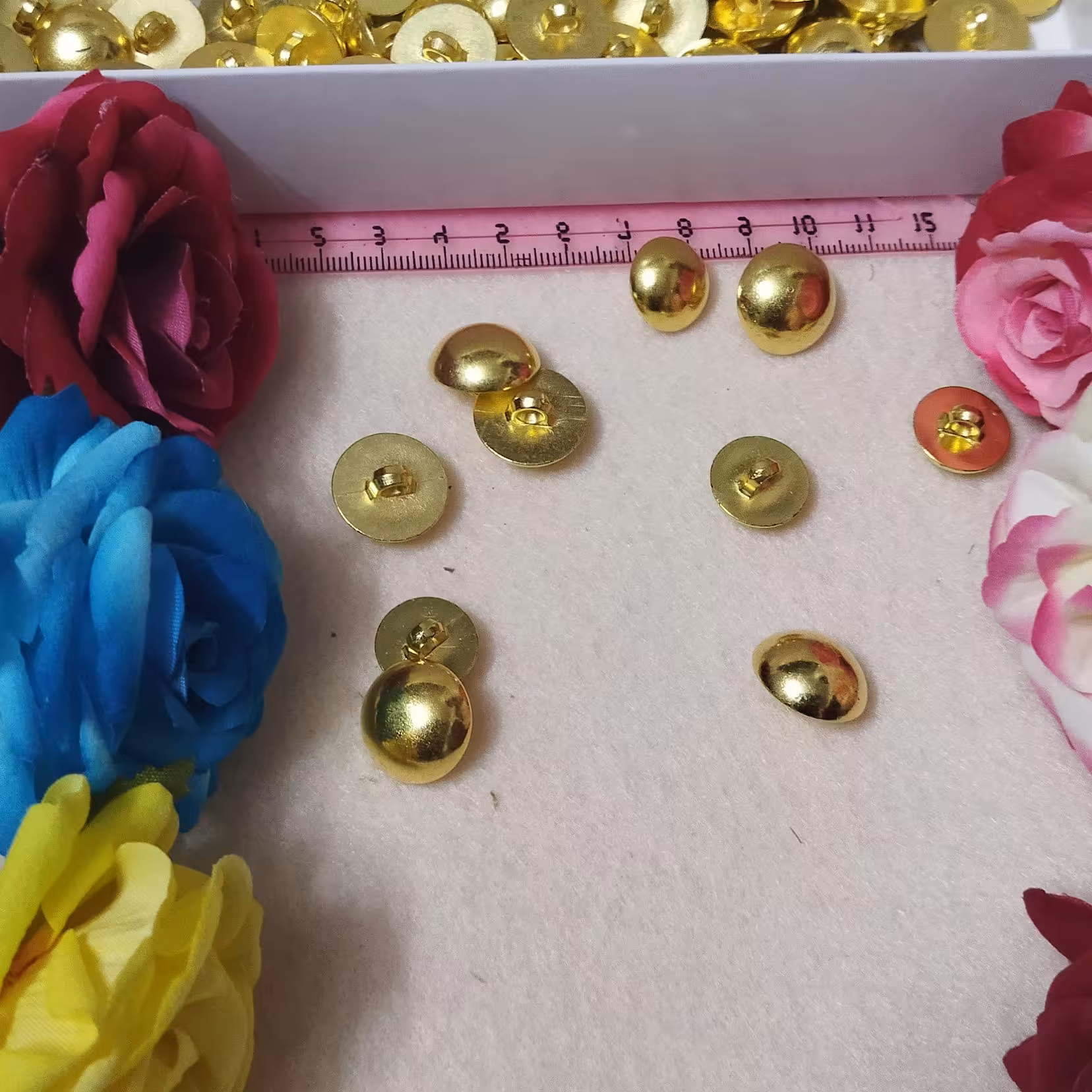 دکمه فندقی طلایی بسته بندی 10 عددی