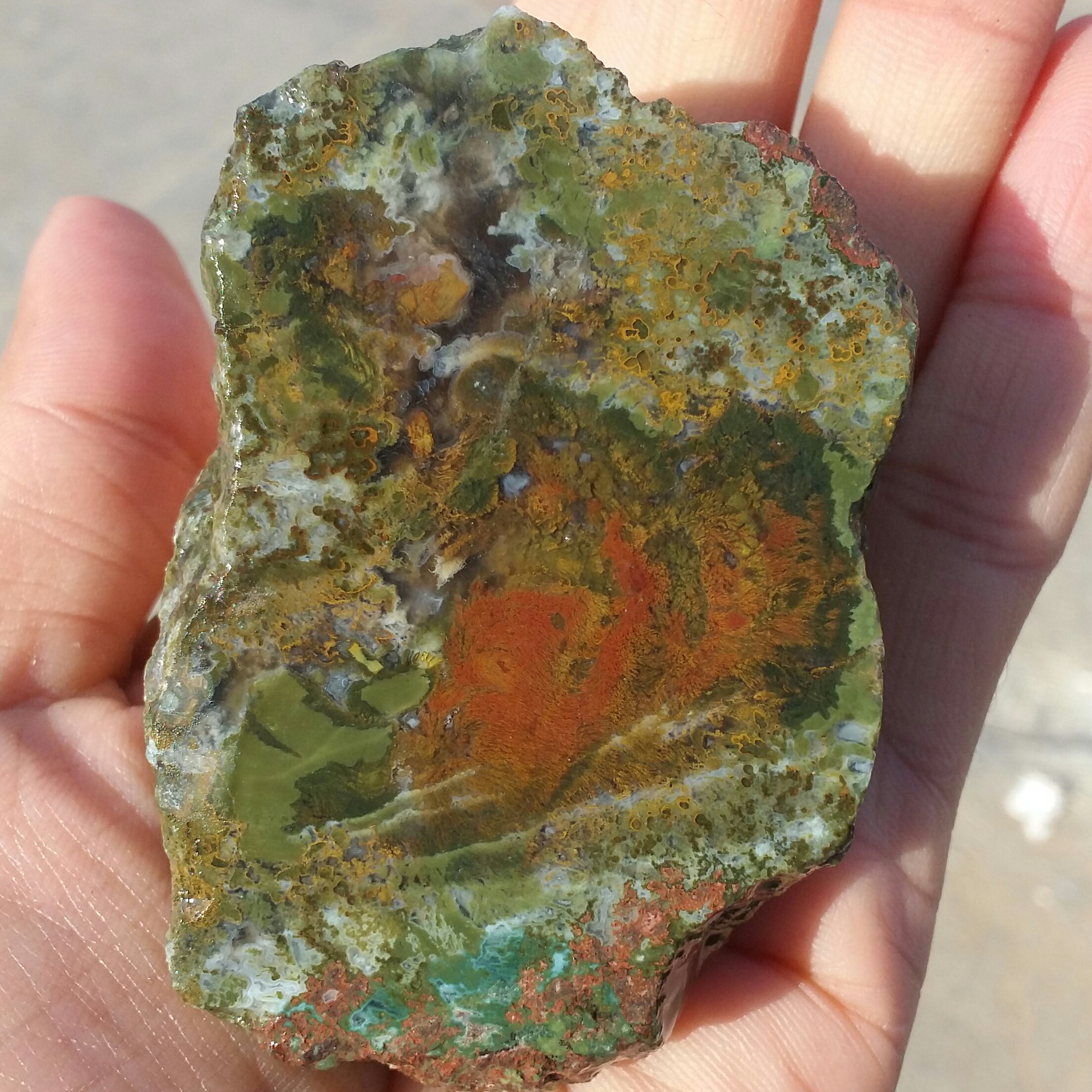 اسلایس سنگ راف عقیق منظره بسیار دیدنی شاهکار خلقت کاملا طبیعی
با قابلیت ساخت چند نگین بینظیر و محشر
 کد 8289