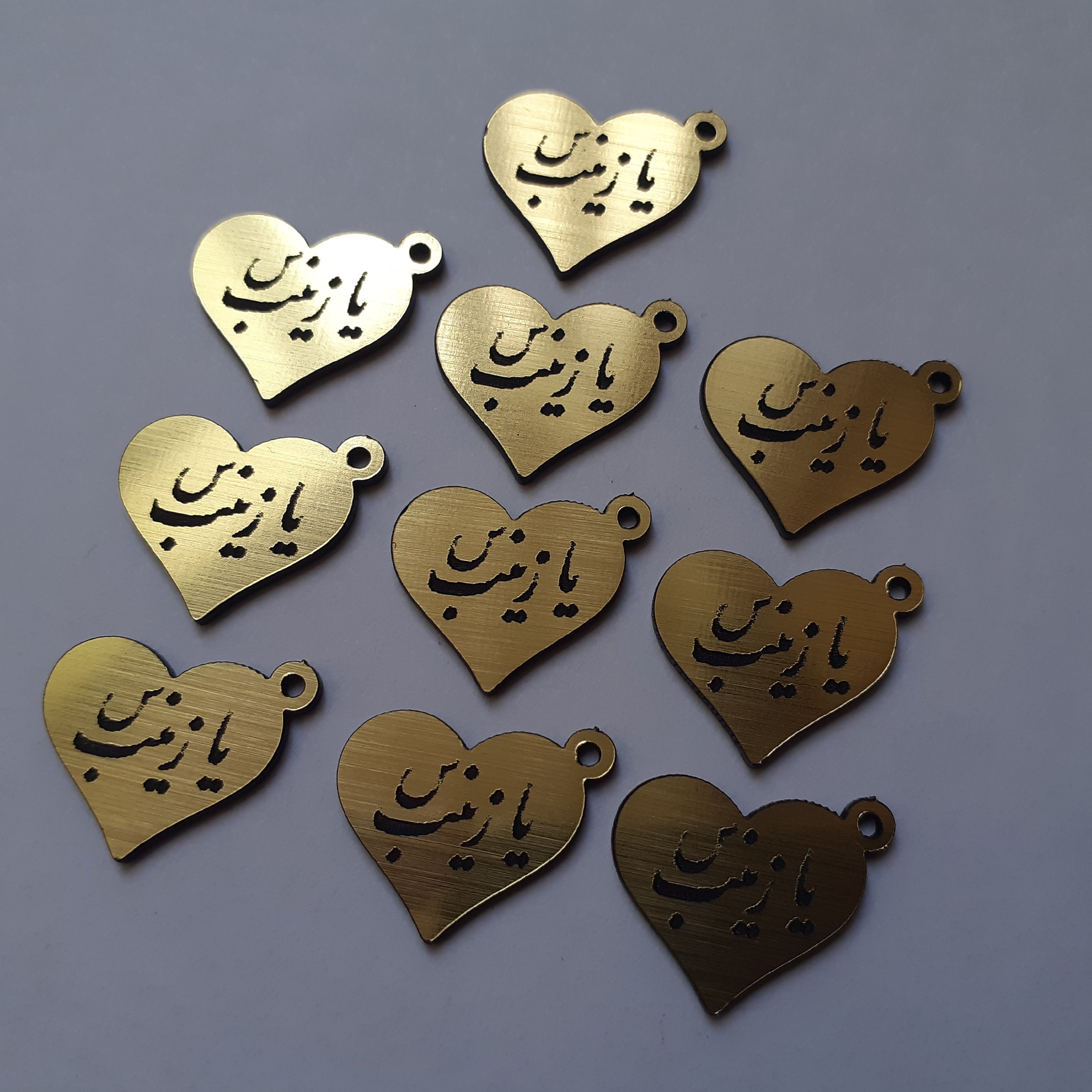 آویز قلبی یازینب (سلام الله علیها)سایز 1.8سانت جنس مولتی استایل بسته ده عددی