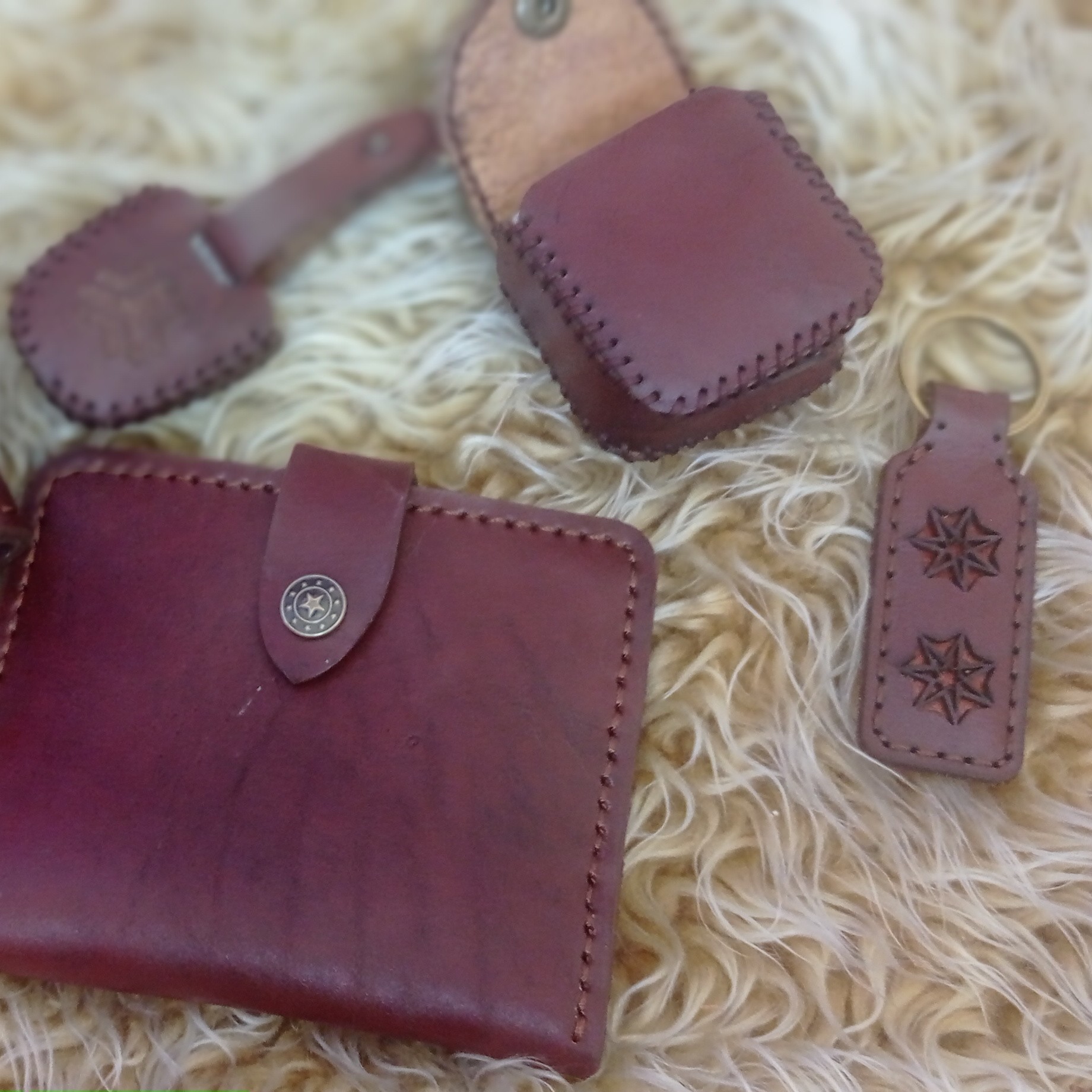 ست  کیف مدارک ماشین. سوئیچ اختصاصی خودرو. کیف پول. جا کلیدی. قاب هندزفری