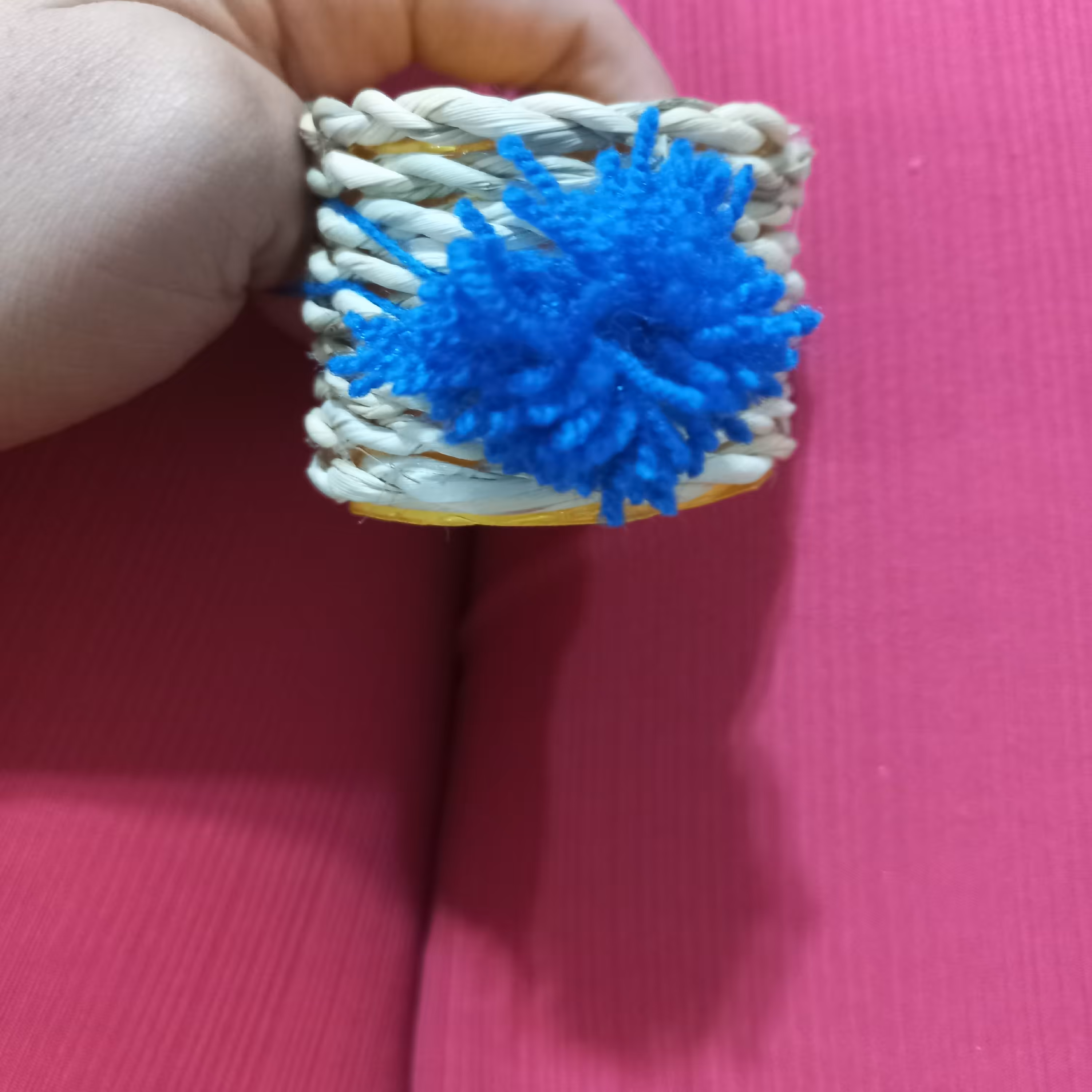 باکس حصیری.گلدان حصیری.ظرف حصیری همرا ه با تزیین