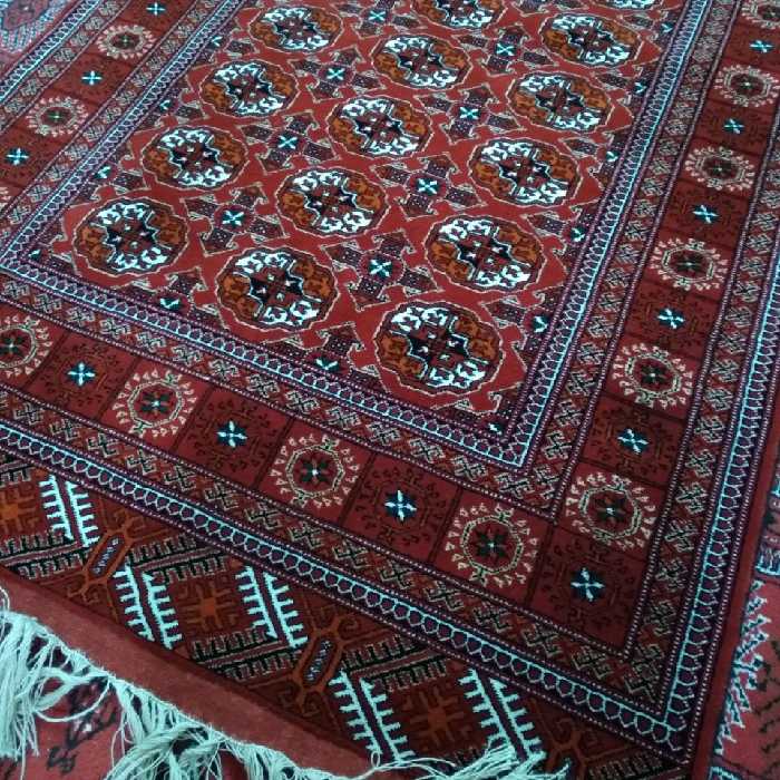 فرش دستبافت بانوی ترکمن طرح ماری گل روناسی
